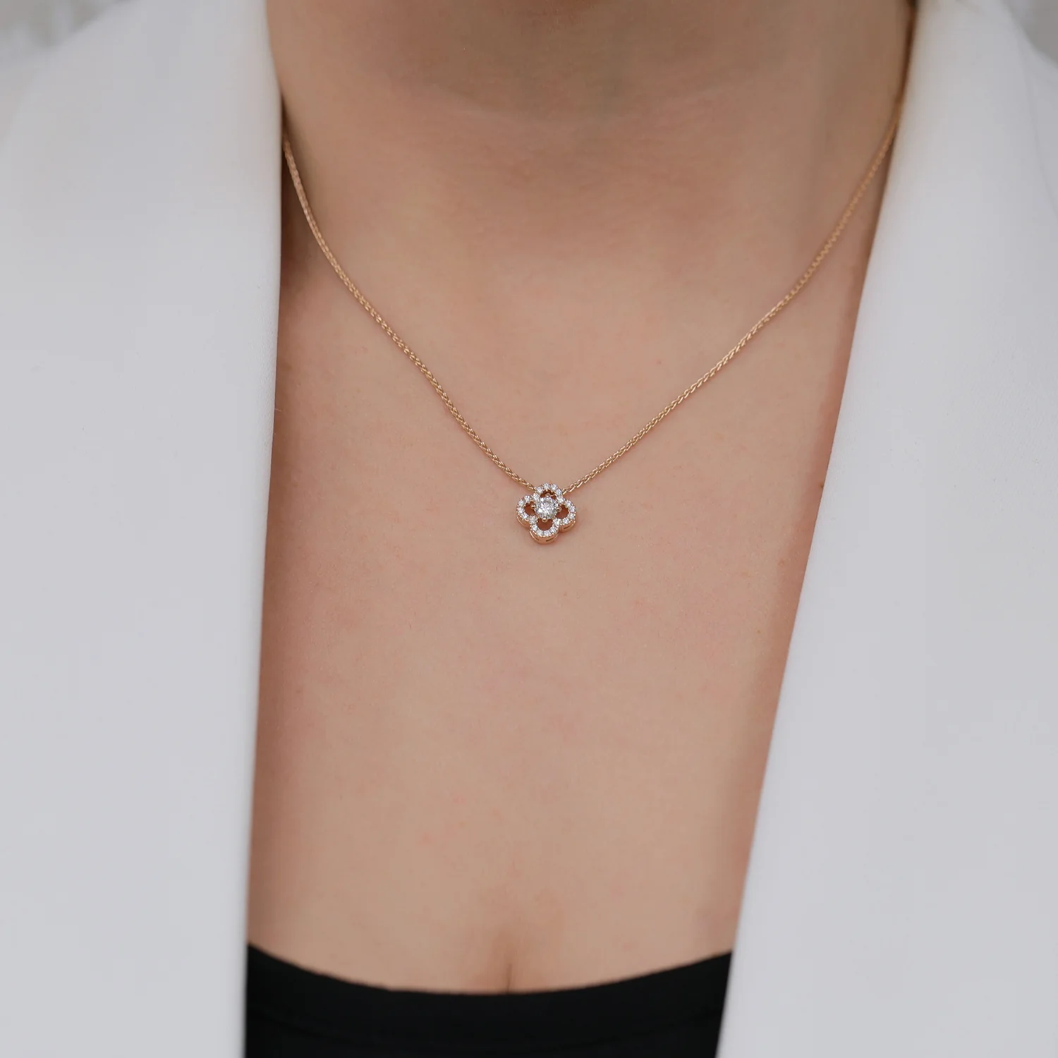 18ct Rose Gold Round Brilliant Cut Diamond Flower Cluster Pendant - Image 2
