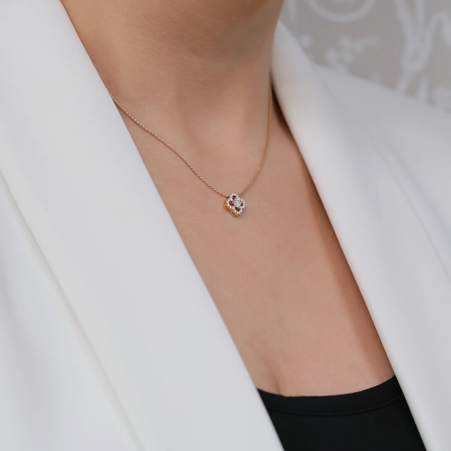 18ct Rose Gold Round Brilliant Cut Diamond Flower Cluster Pendant - Image 3