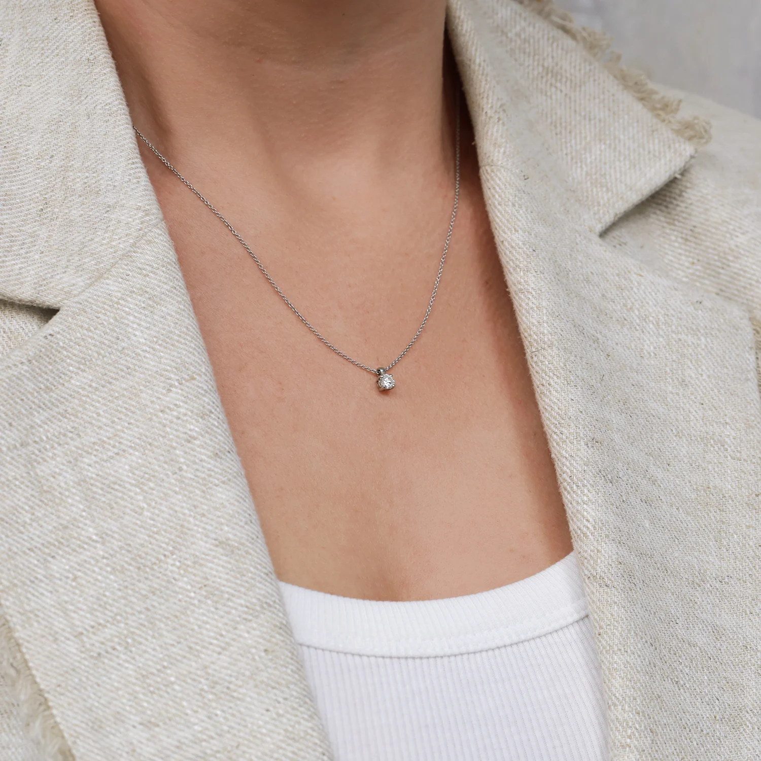 18ct White Gold 0.30 Carat Diamond Single Stone Pendant - Image 3