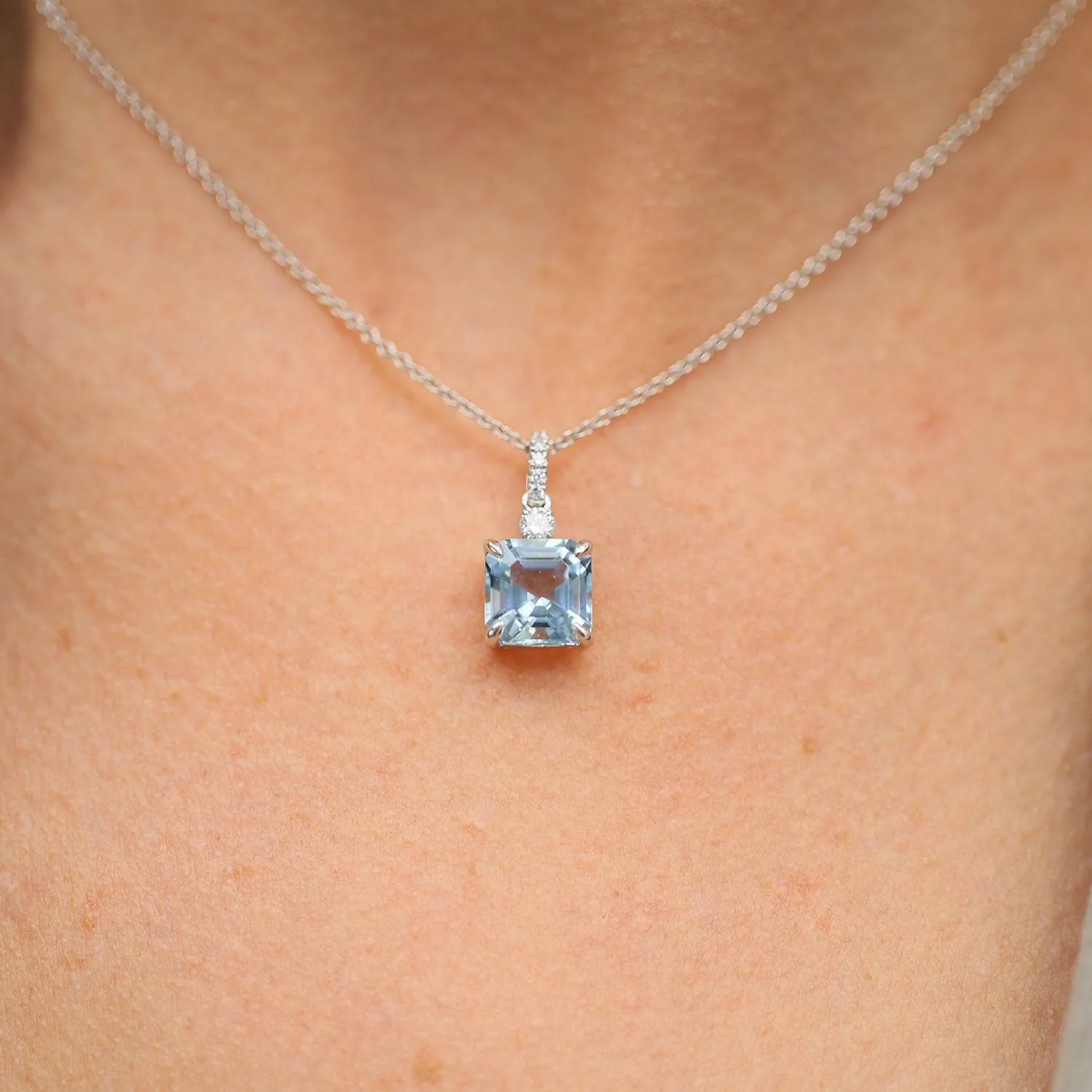 18ct White Gold Square Cut Aquamarine And Diamond Pendant - Image 2