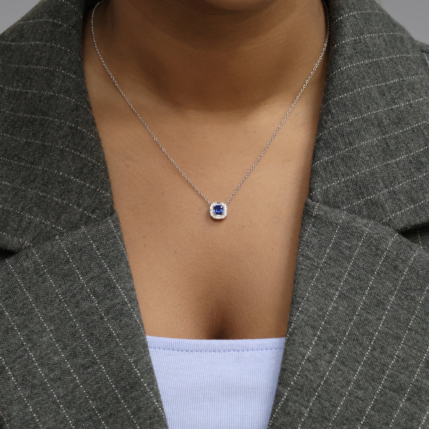 18ct White Gold Cushion Cut Sapphire And Diamond Halo Surround Pendant - Image 3