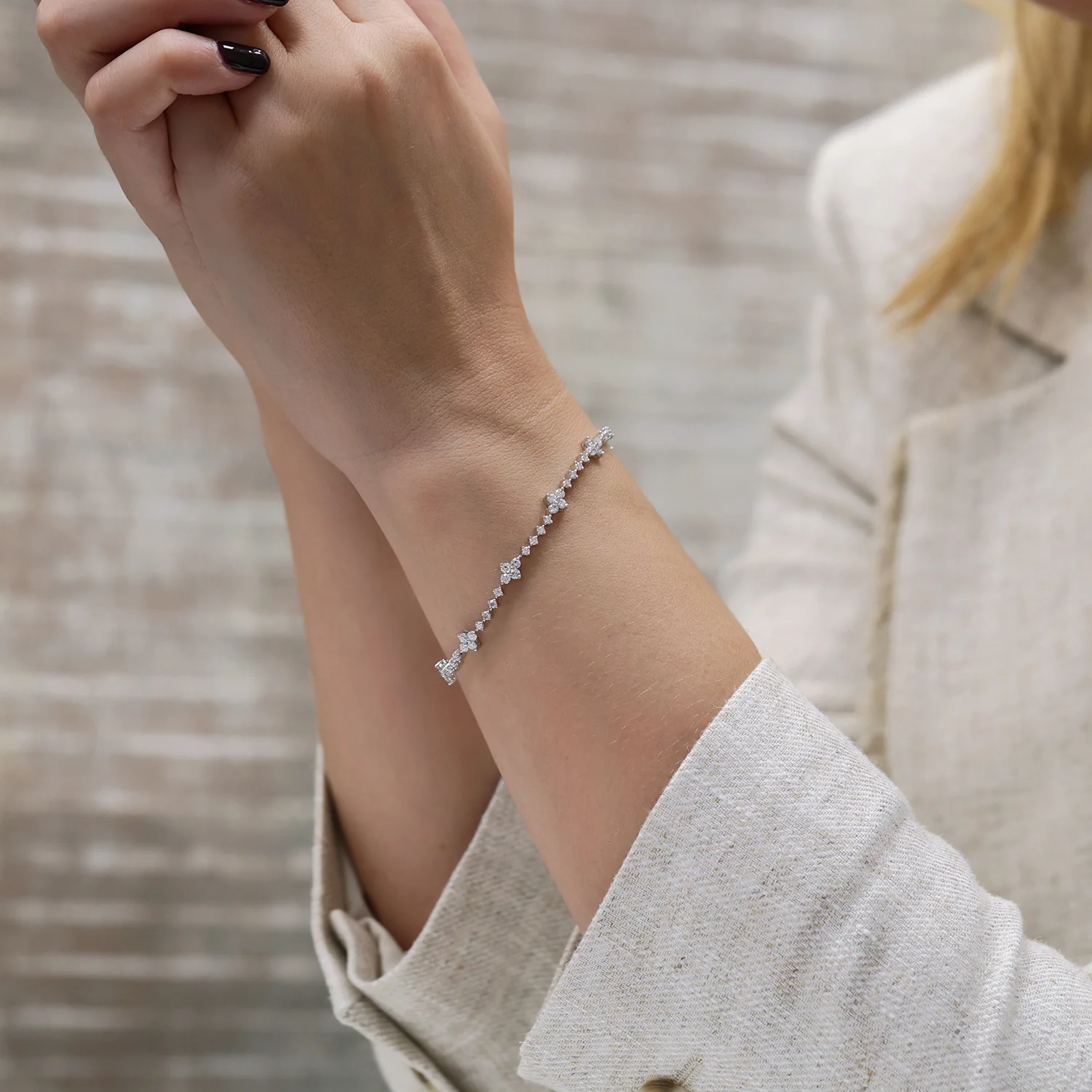 18ct White Gold Diamond Tennis Bracelet With Diamond Cluster Sections - Image 3