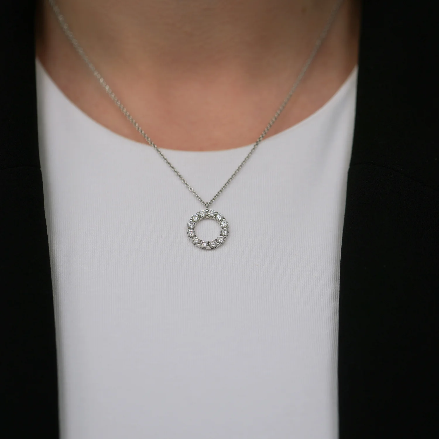 18ct White Gold Diamond Open Circle Pendant - Image 2
