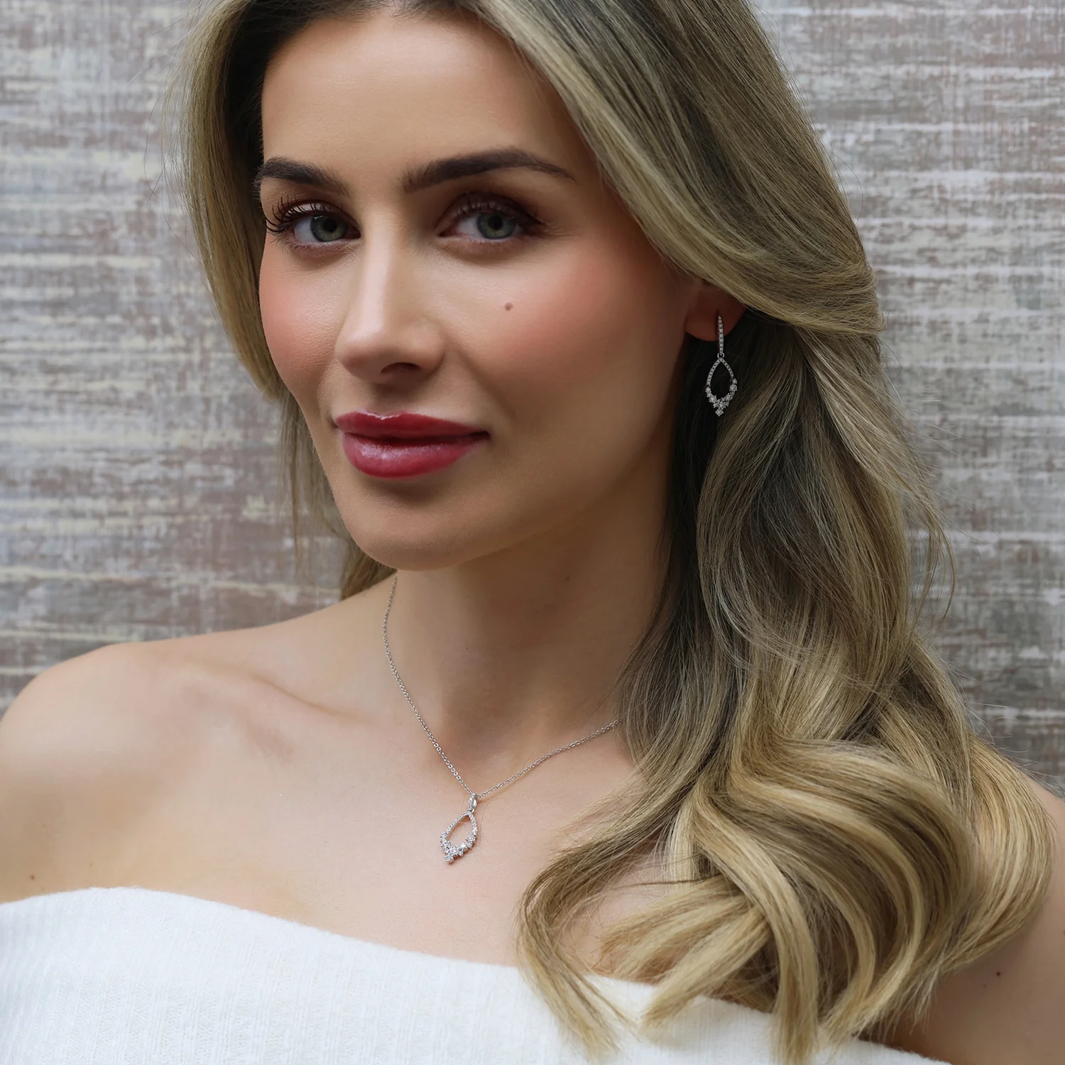 18ct White Gold Diamond Open Cluster Design Drop Earrings - Image 3