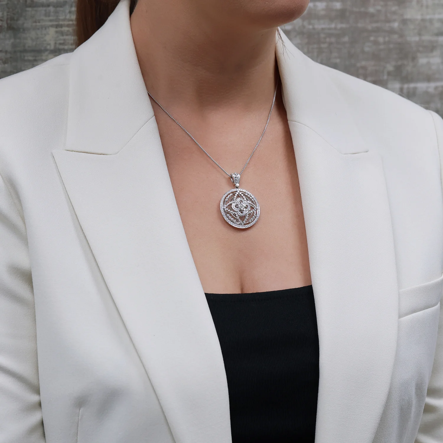 18ct White Gold Diamond Openwork Circular Pendant - Image 2