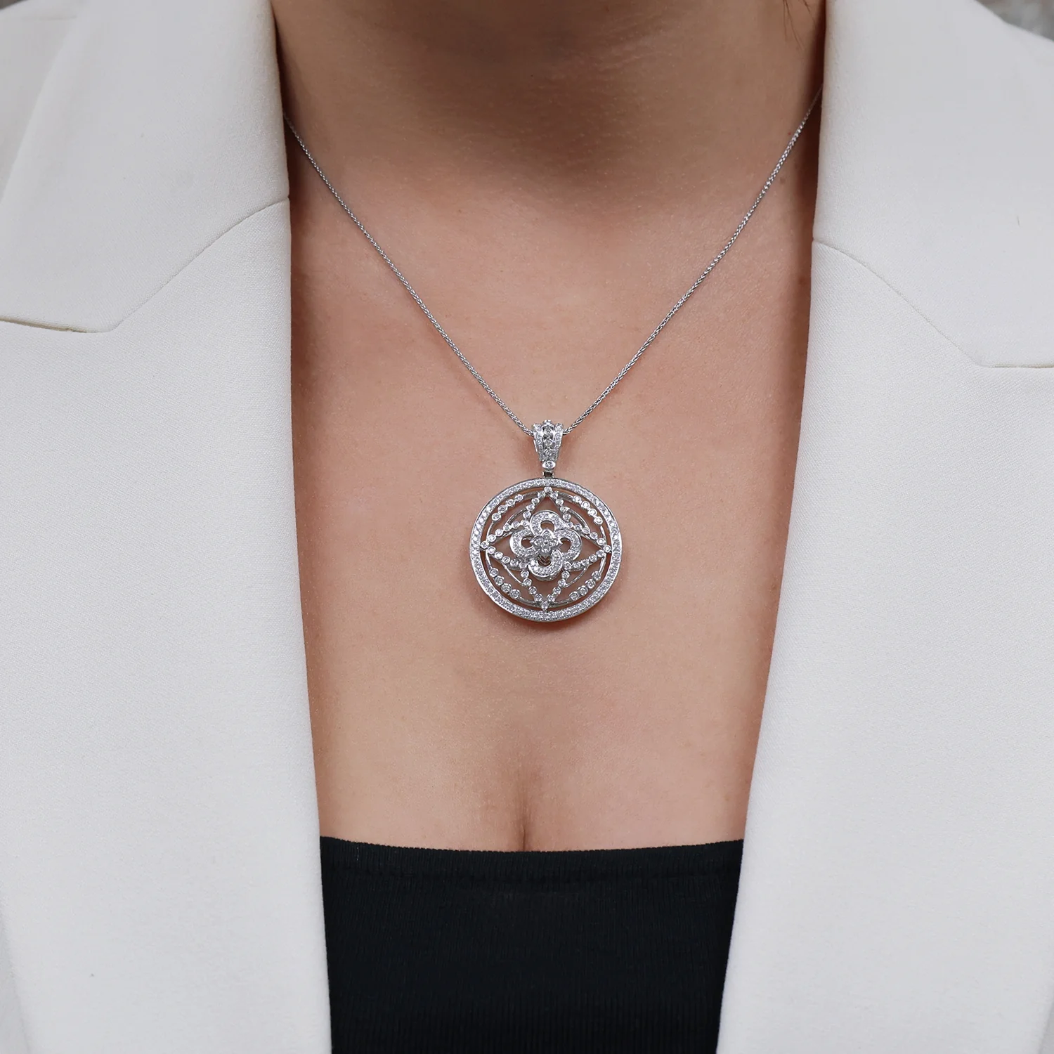 18ct White Gold Diamond Openwork Circular Pendant - Image 3
