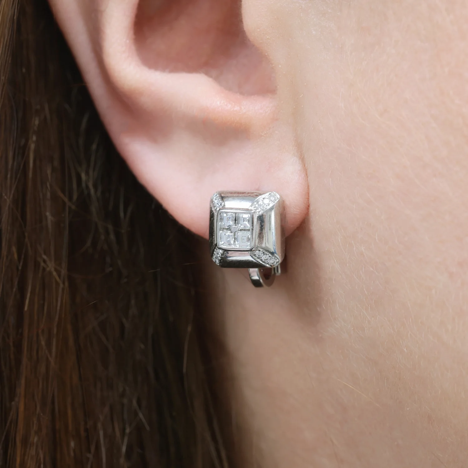 18ct White Gold Diamond Square Stud Earrings - Image 2
