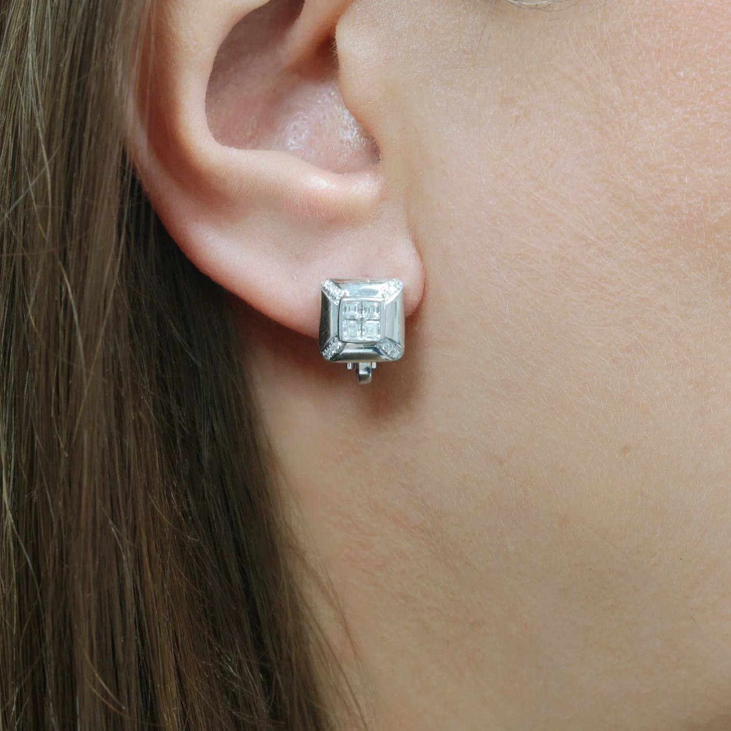 18ct White Gold Diamond Square Stud Earrings - Image 3