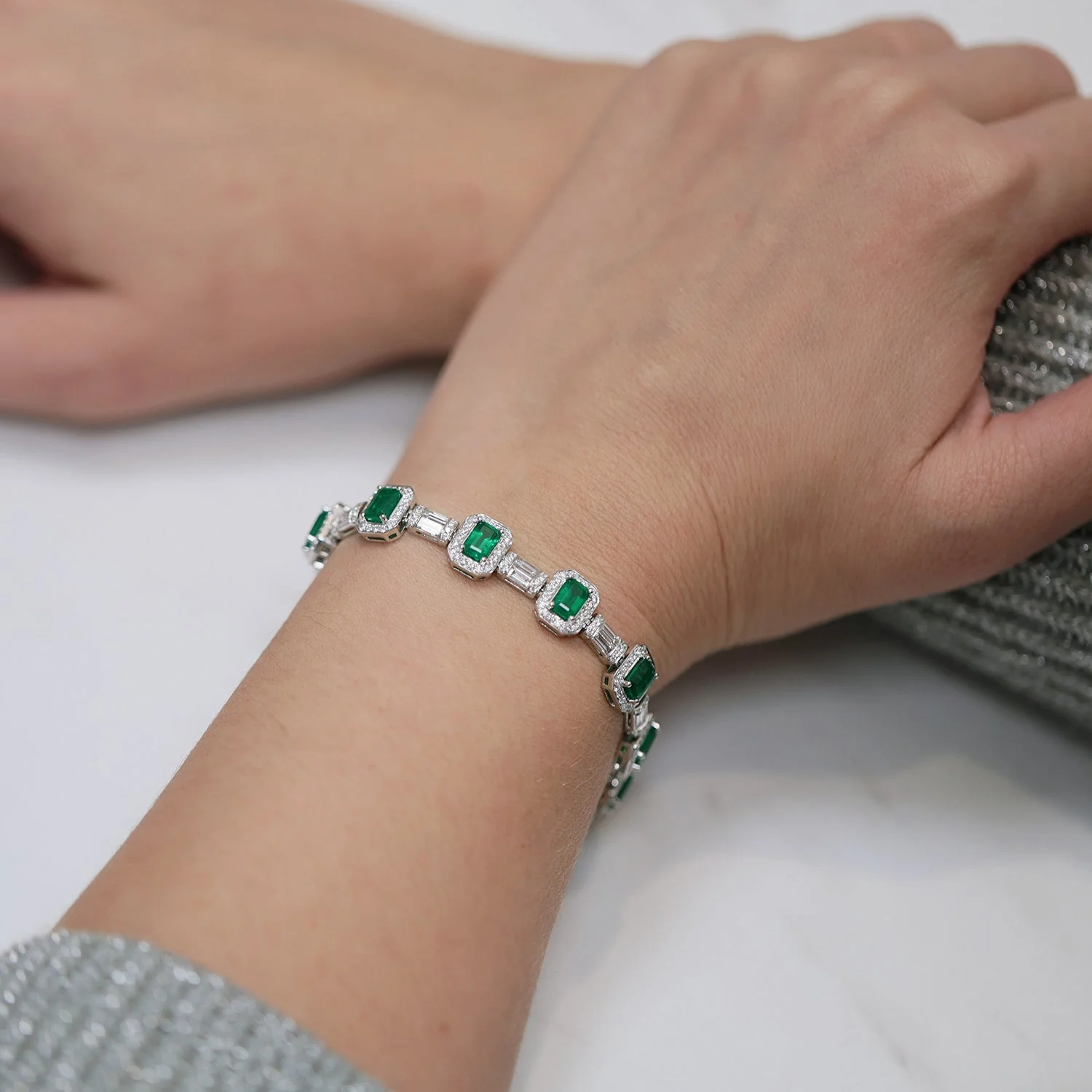 18ct White Gold Emerald And Diamond Halo Vintage Tennis Bracelet - Image 4
