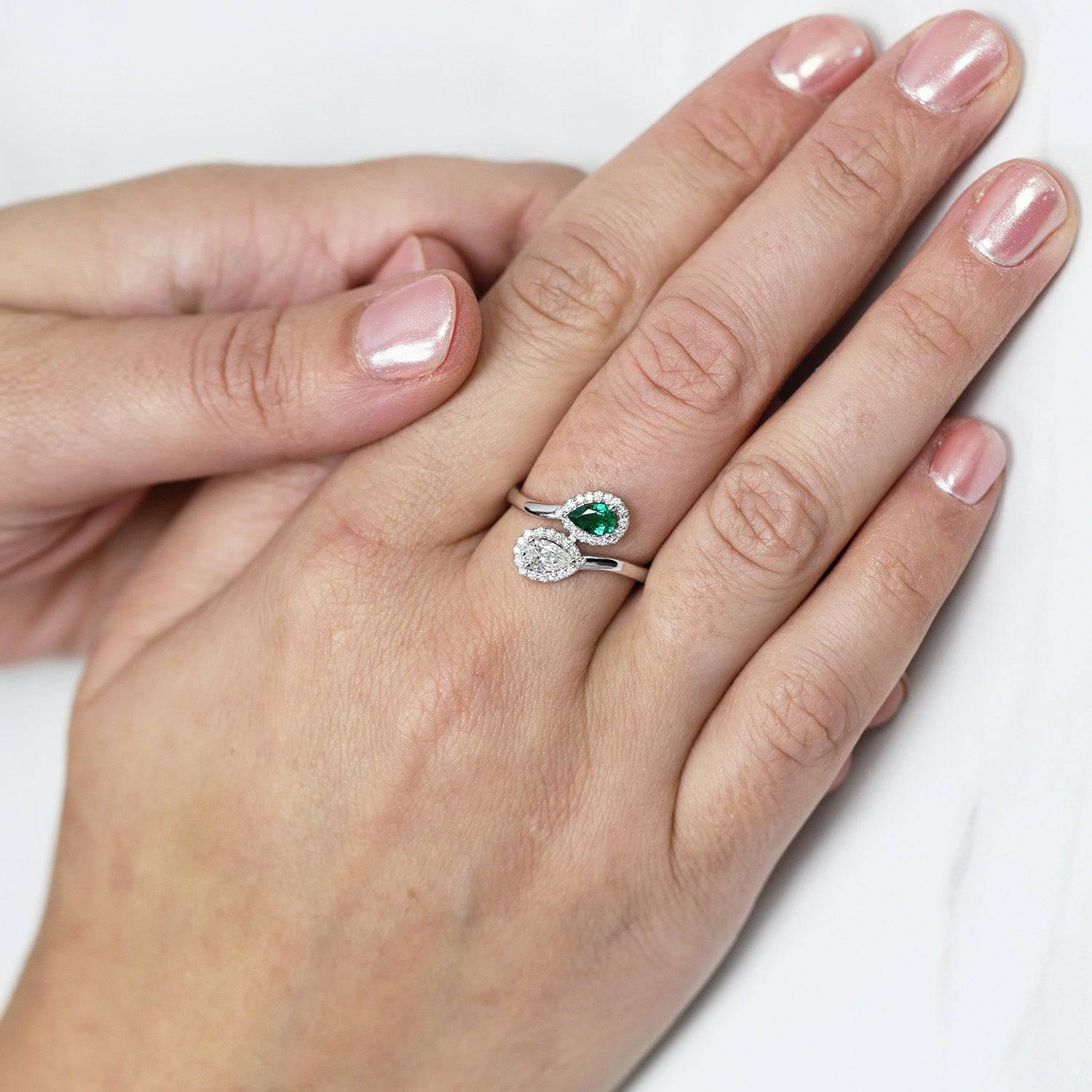 18ct White Gold Toi et Moi Emerald And Diamond Two Stone Ring - Image 3