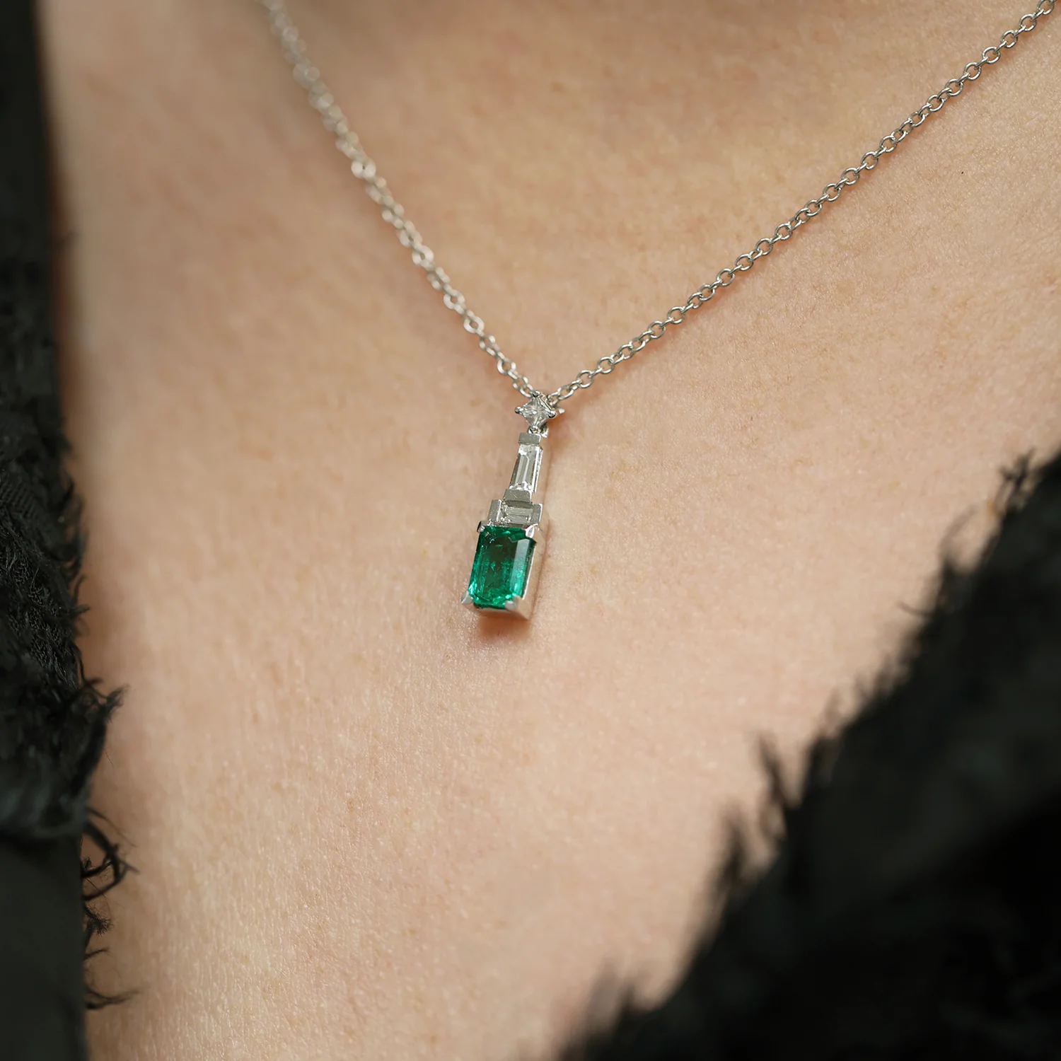 18ct White Gold Emerald, Baguette And Princess Cut Diamond Pendant - Image 3