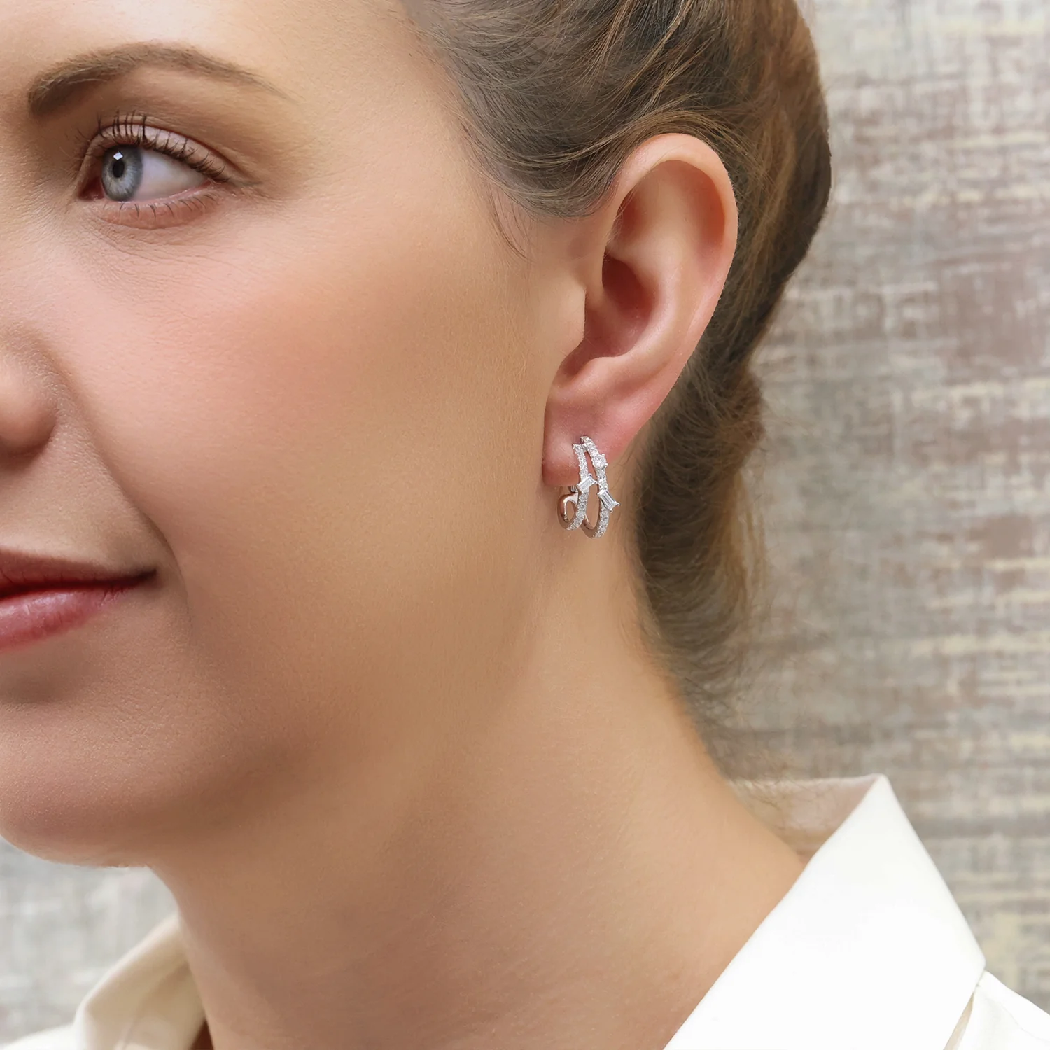 18ct White Gold Emerald And Round Brilliant Cut Diamond Hoop Earrings - Image 2