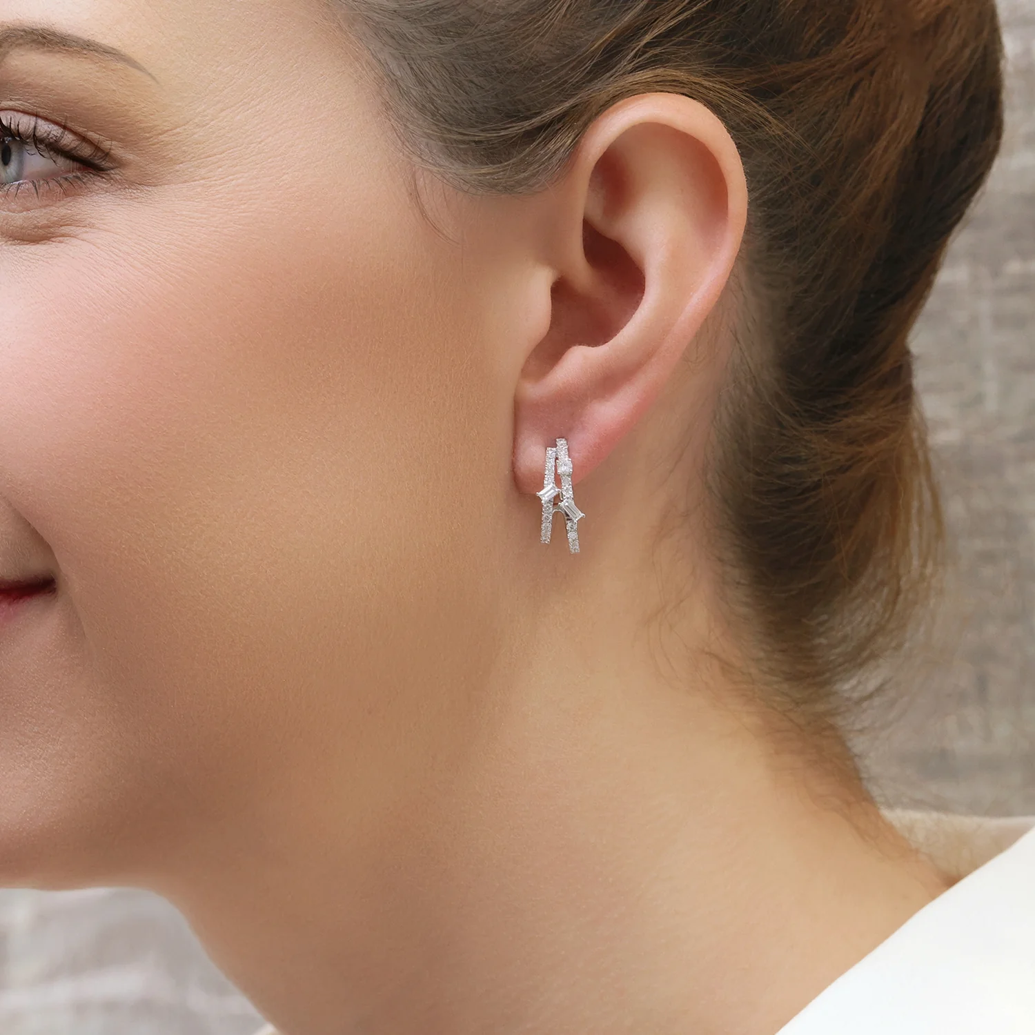 18ct White Gold Emerald And Round Brilliant Cut Diamond Hoop Earrings - Image 3
