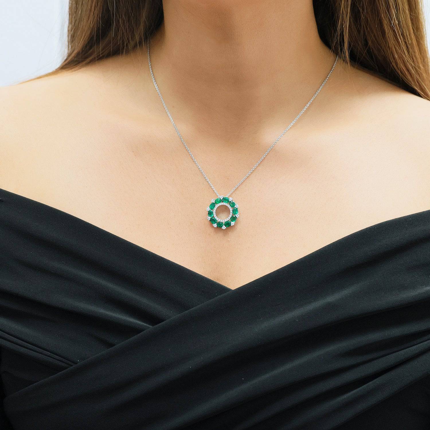 18ct White Gold Emerald & Diamond Open Circle Pendant - Image 3