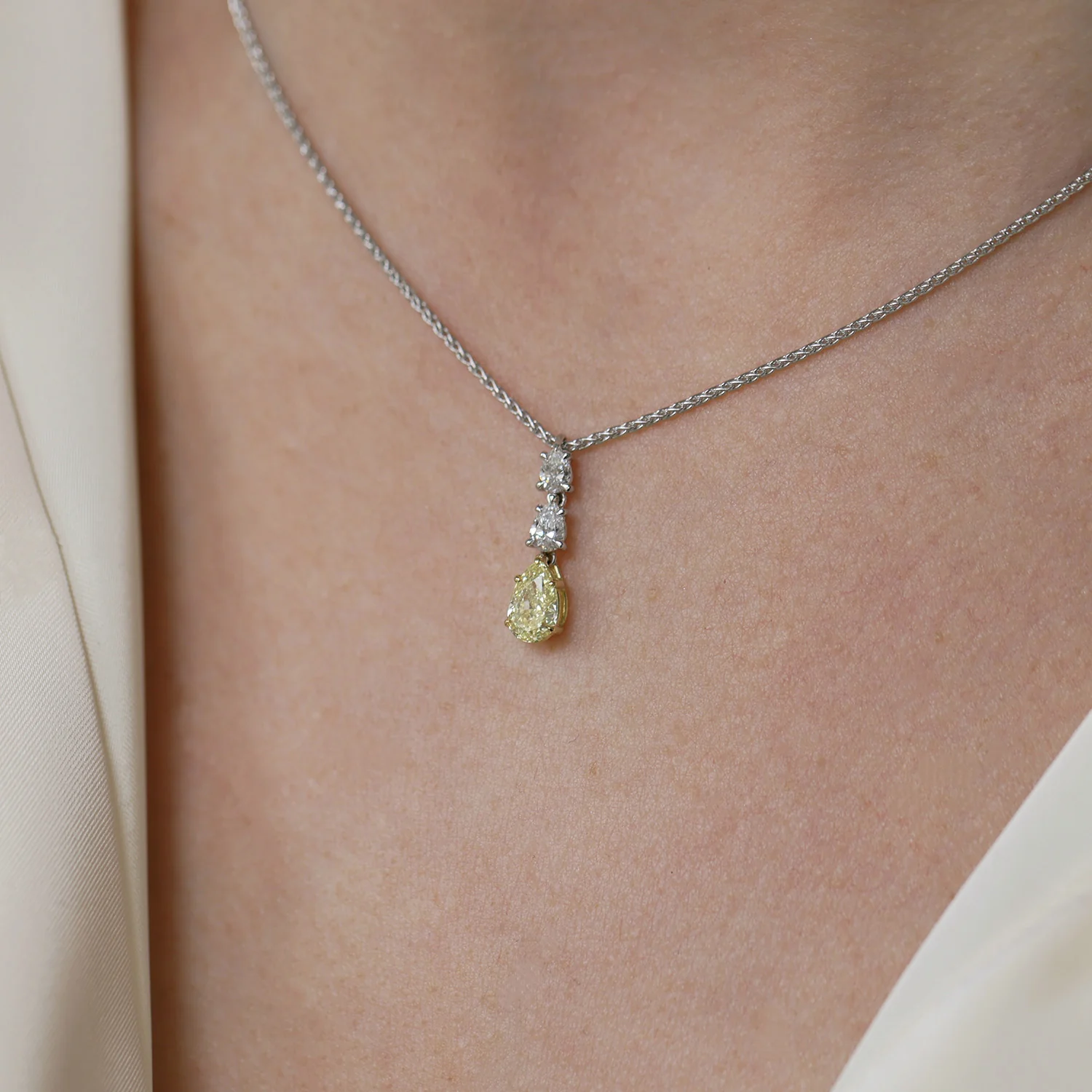 18ct White Gold Fancy Yellow & White Diamond Pear Cut Drop Pendant - Image 2