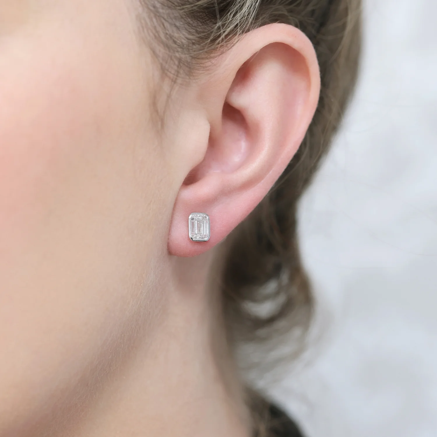 Platinum GIA Certificated Emerald Cut Diamond 2.00ct Rub Over Stud Earrings - Image 3