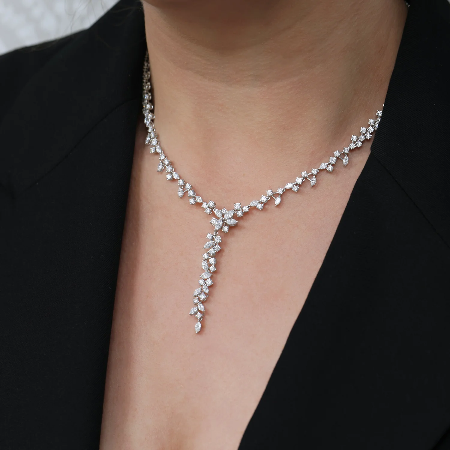 18ct White Gold Marquise And Round Brilliant Cut Diamond Collarette With Detachable Drop - Image 3