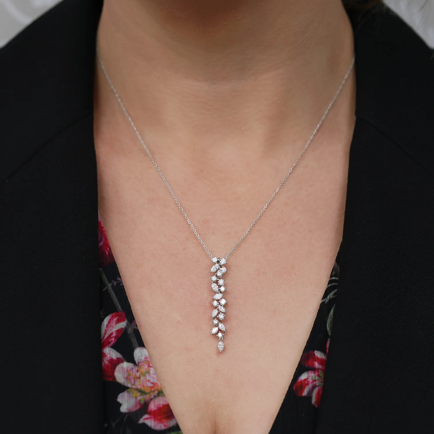 18ct White Gold Marquise And Round Brilliant Cut Diamond Collarette With Detachable Drop - Image 4