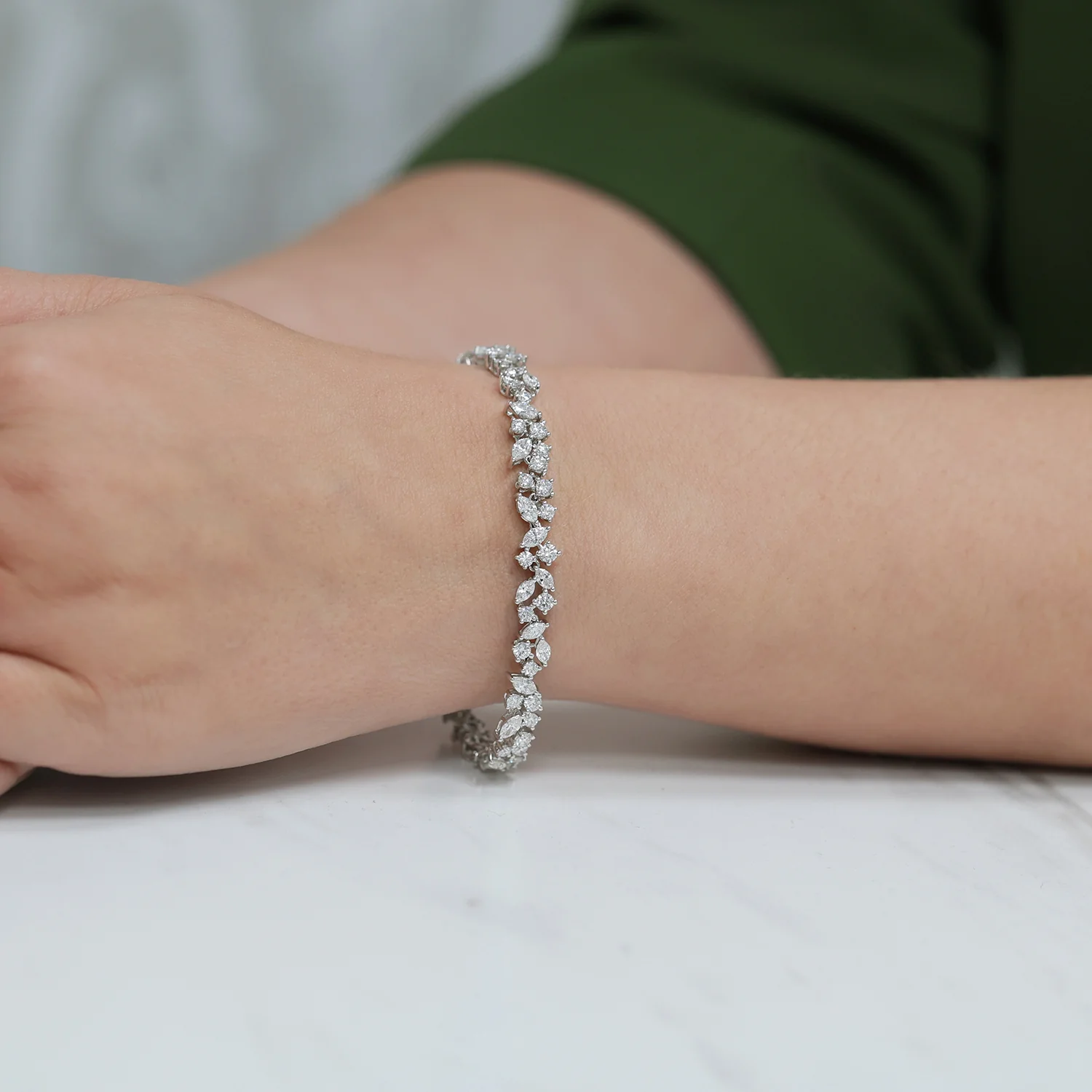 18ct White Gold Marquise & Round Brilliant Cut Diamond Bracelet - Image 3