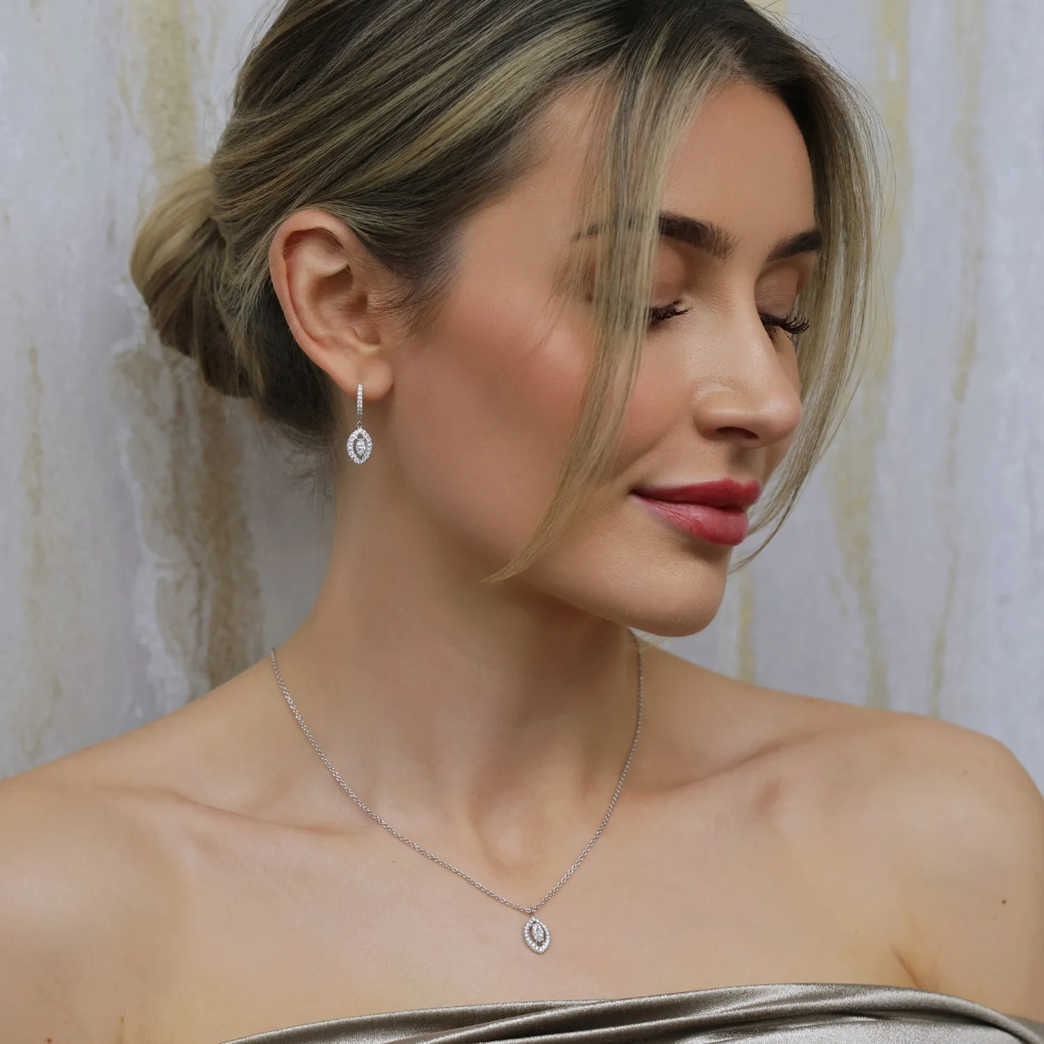 18ct White Gold Marquise Cut Diamond Drop Earrings - Image 4