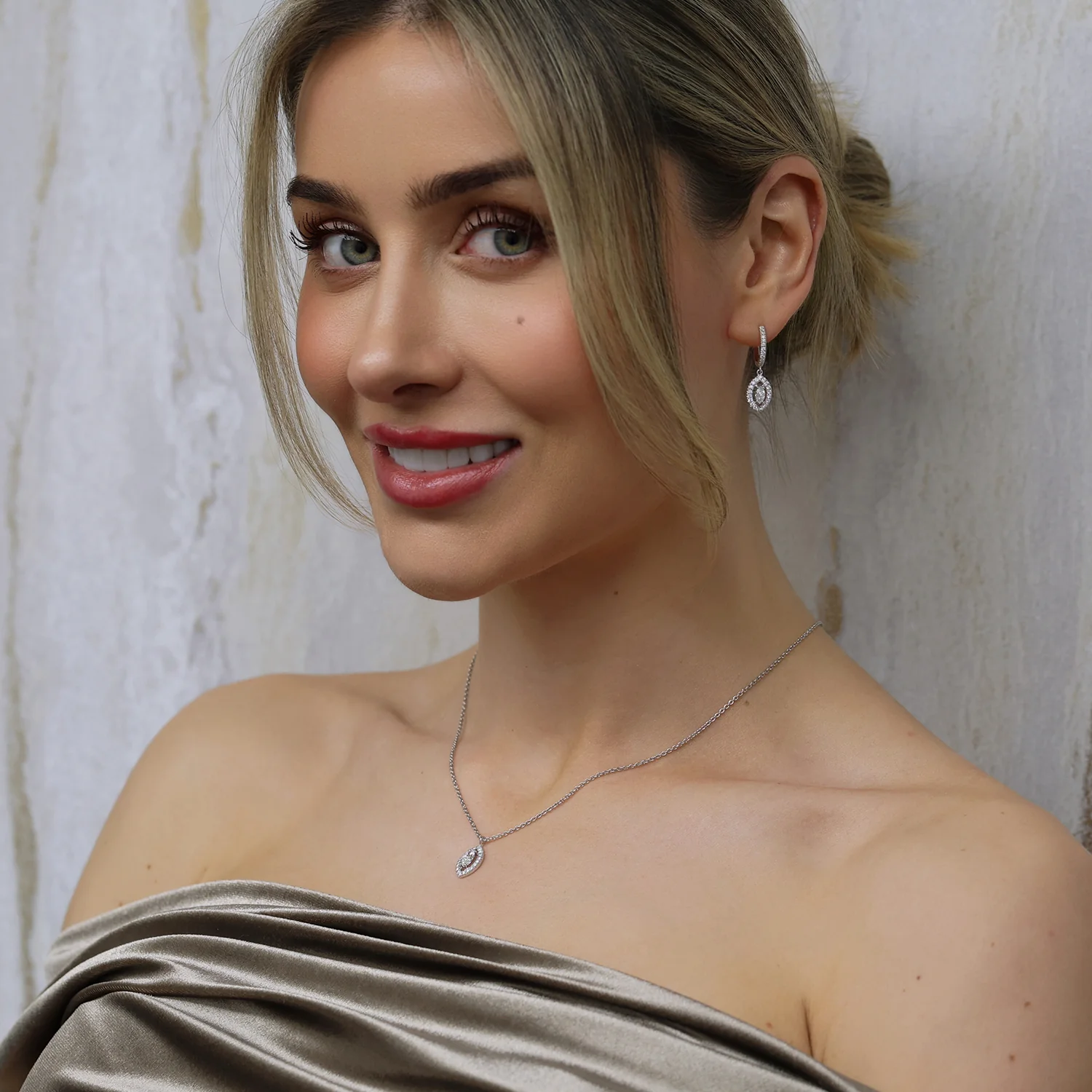 18ct White Gold Marquise Cut Diamond Drop Earrings - Image 3