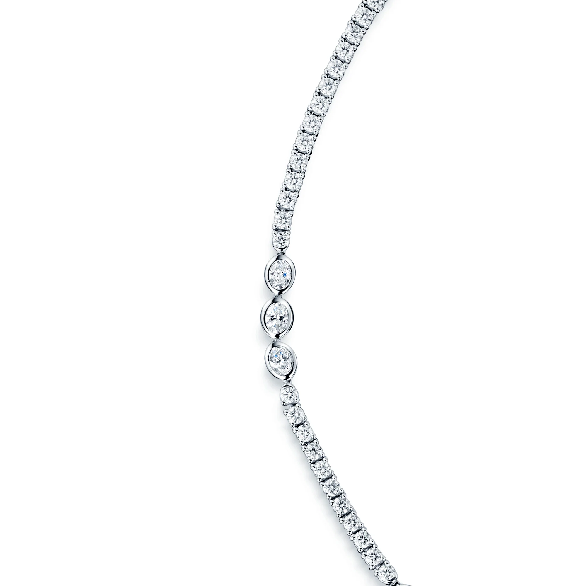 18ct White Gold Mixed Cut Diamond Collarette - Image 3