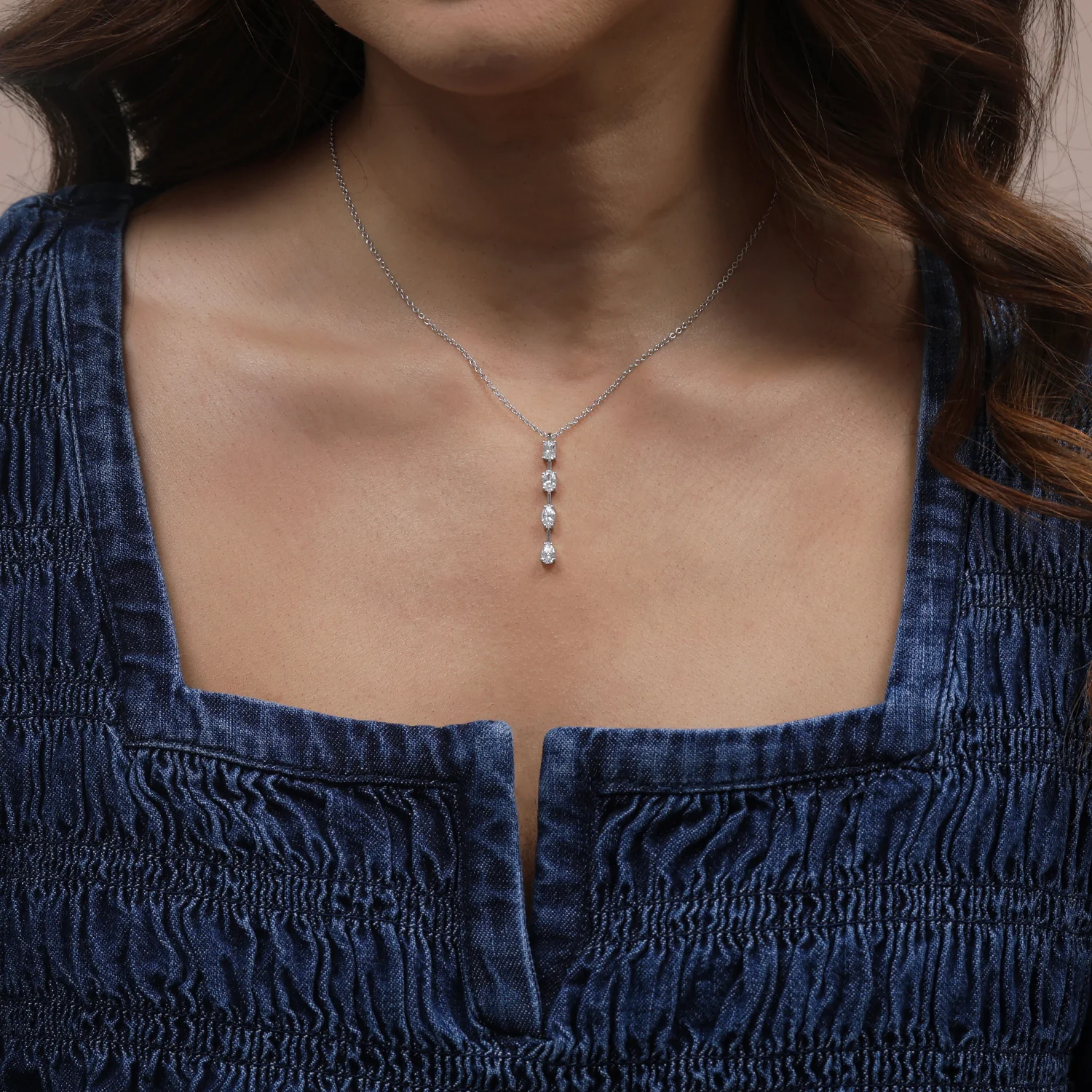 18ct White Gold Mixed Cut Diamond Drop Pendant - Image 4