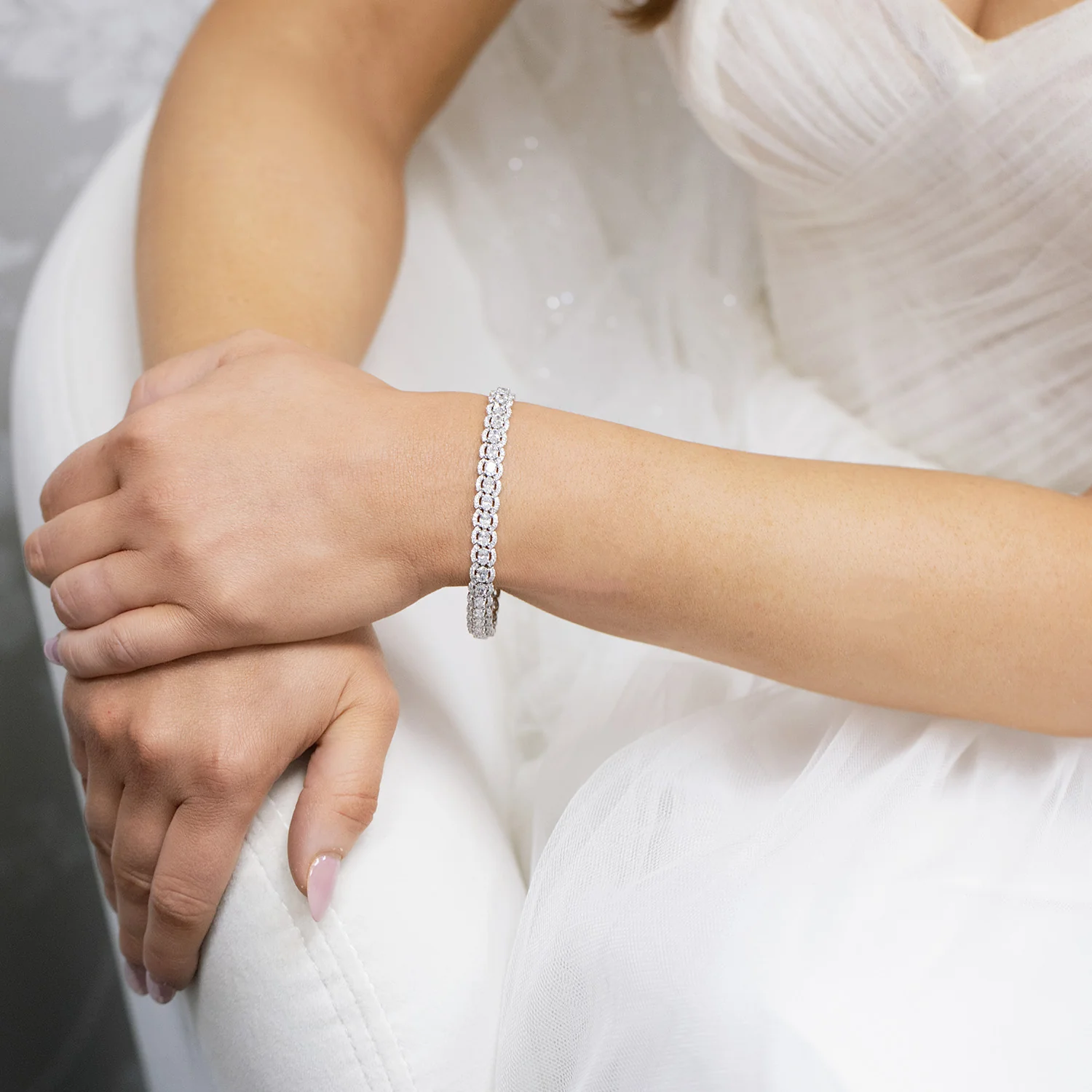 18ct White Gold Oval Cut Diamond Fancy Halo Bracelet - Image 2