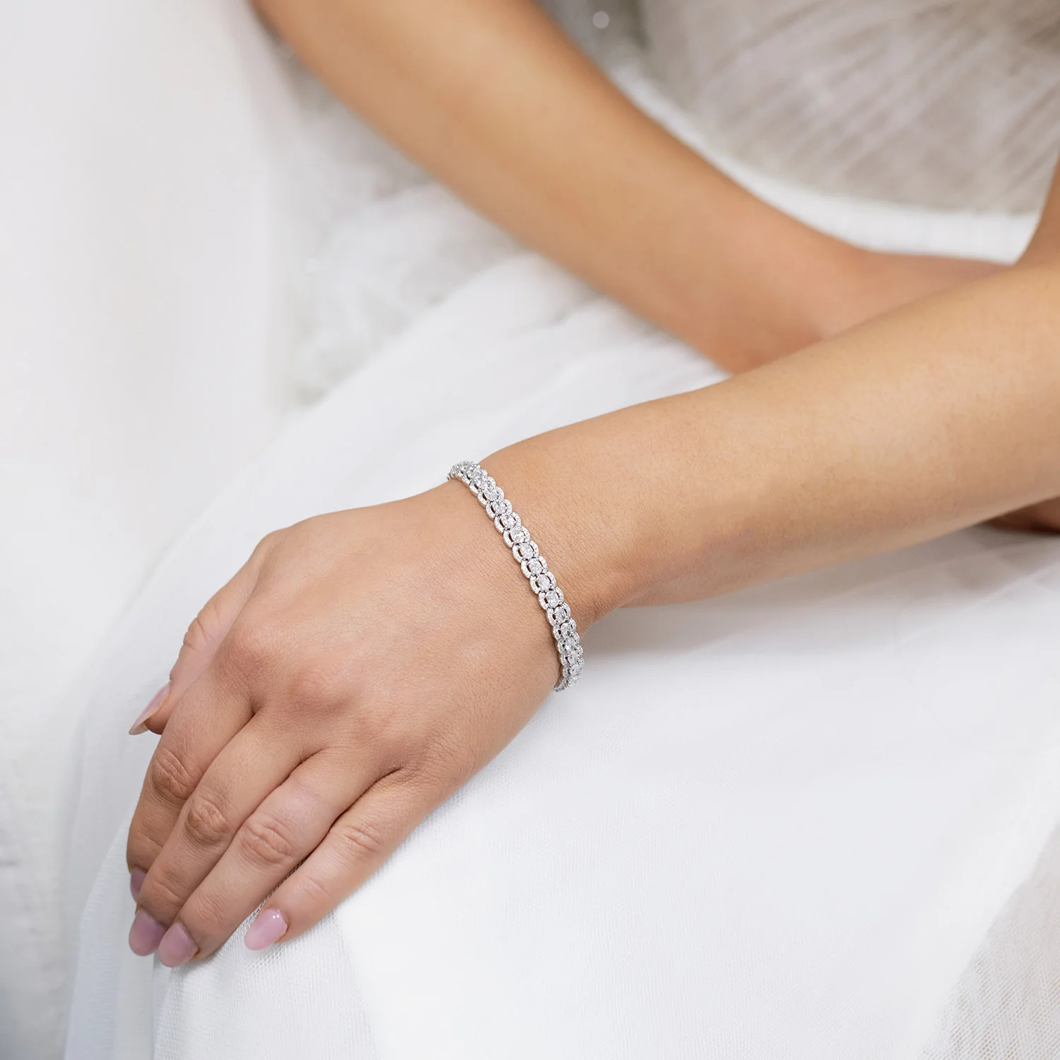 18ct White Gold Oval Cut Diamond Fancy Halo Bracelet - Image 3