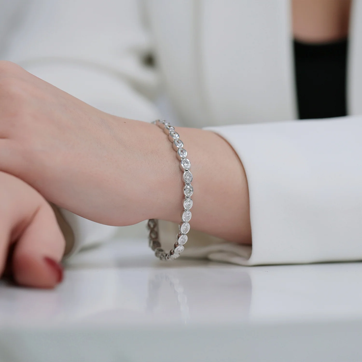 18ct White Gold Oval Cut Diamond Rub Over Set Tennis Bracelet - Image 2