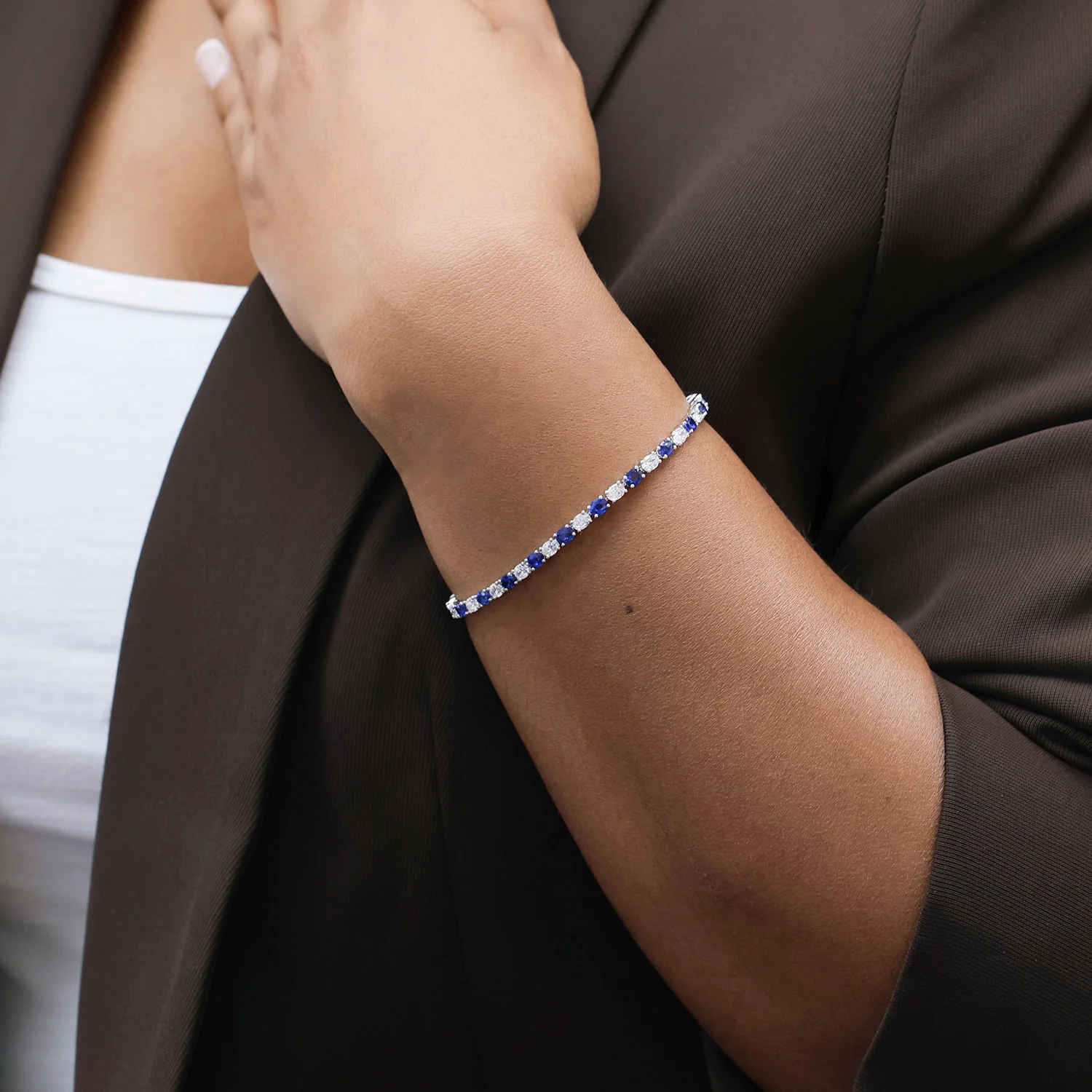 18ct White Gold Oval Cut Sapphire And Diamond Tennis Bracelet - Image 3
