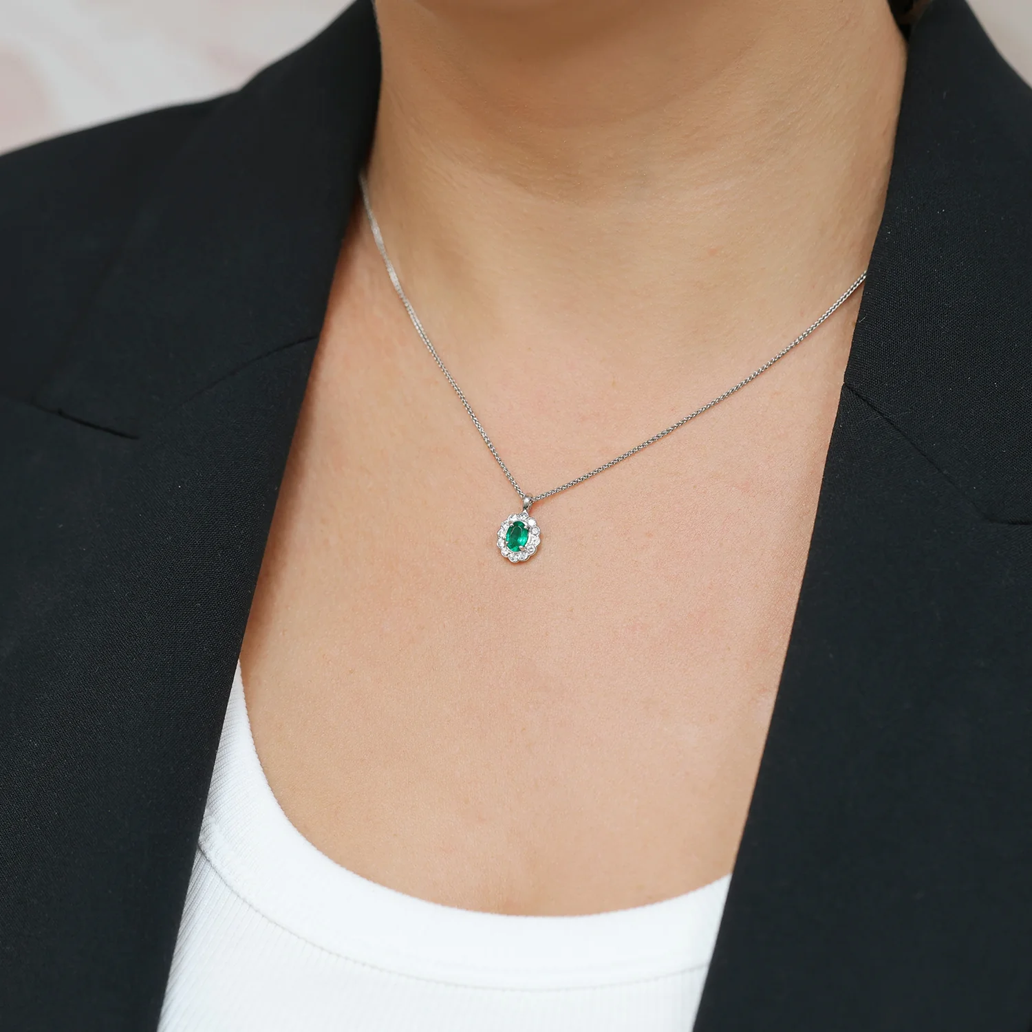 18ct White Gold Oval Emerald And Diamond Cluster Pendant - Image 3
