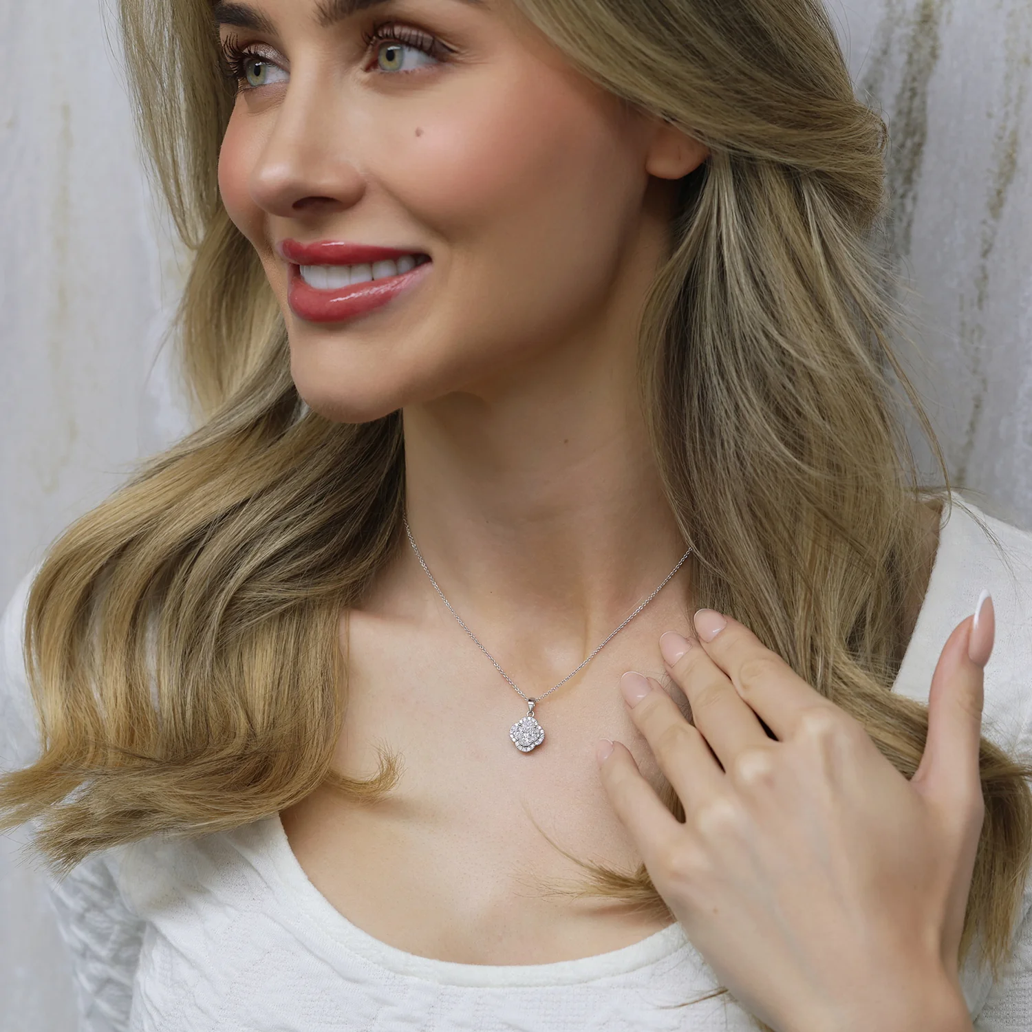 18ct White Gold Oval, Marquise And Round Cut Diamond Cluster Pendant - Image 2