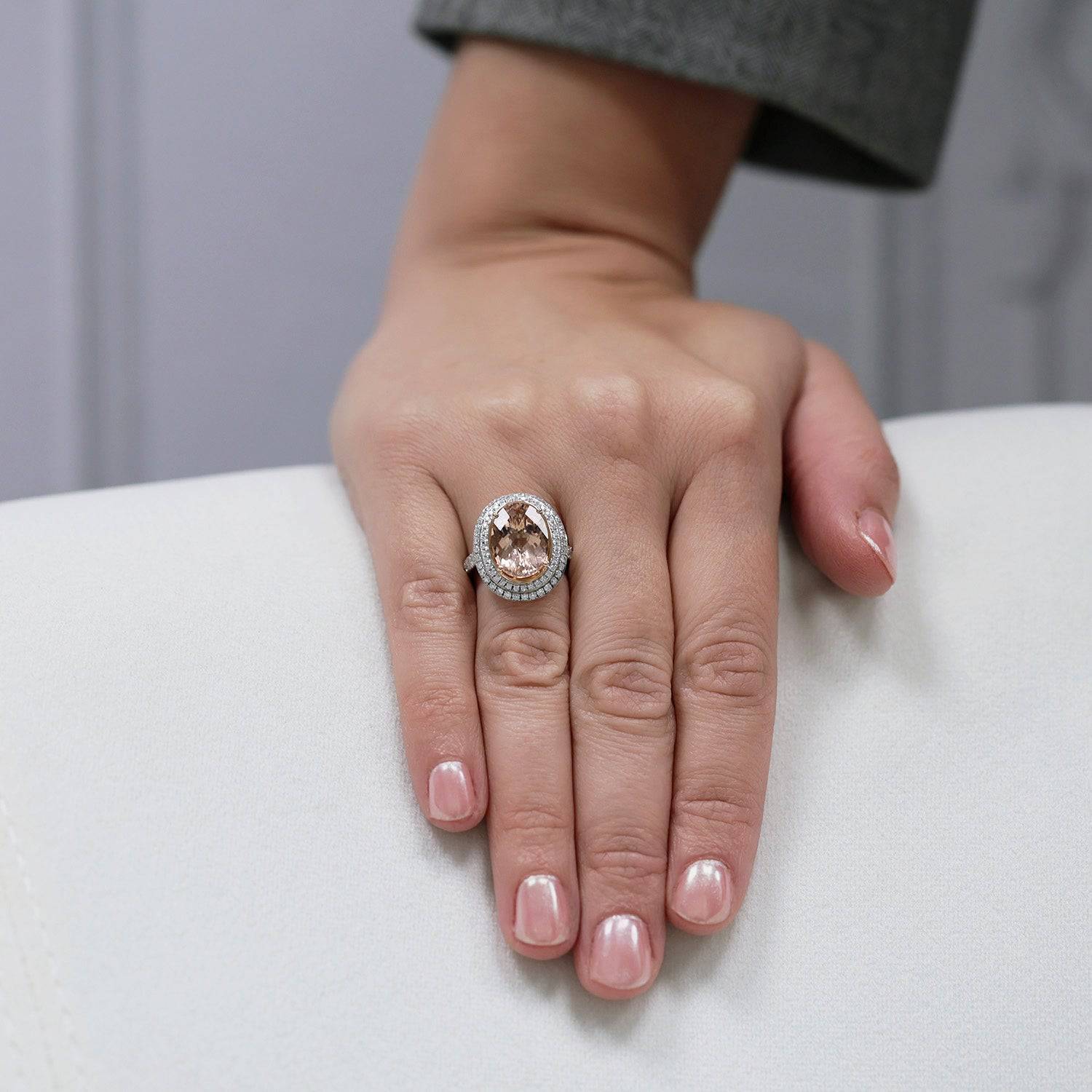 18ct White Gold Oval Morganite & Diamond Double Halo Ring - Image 4