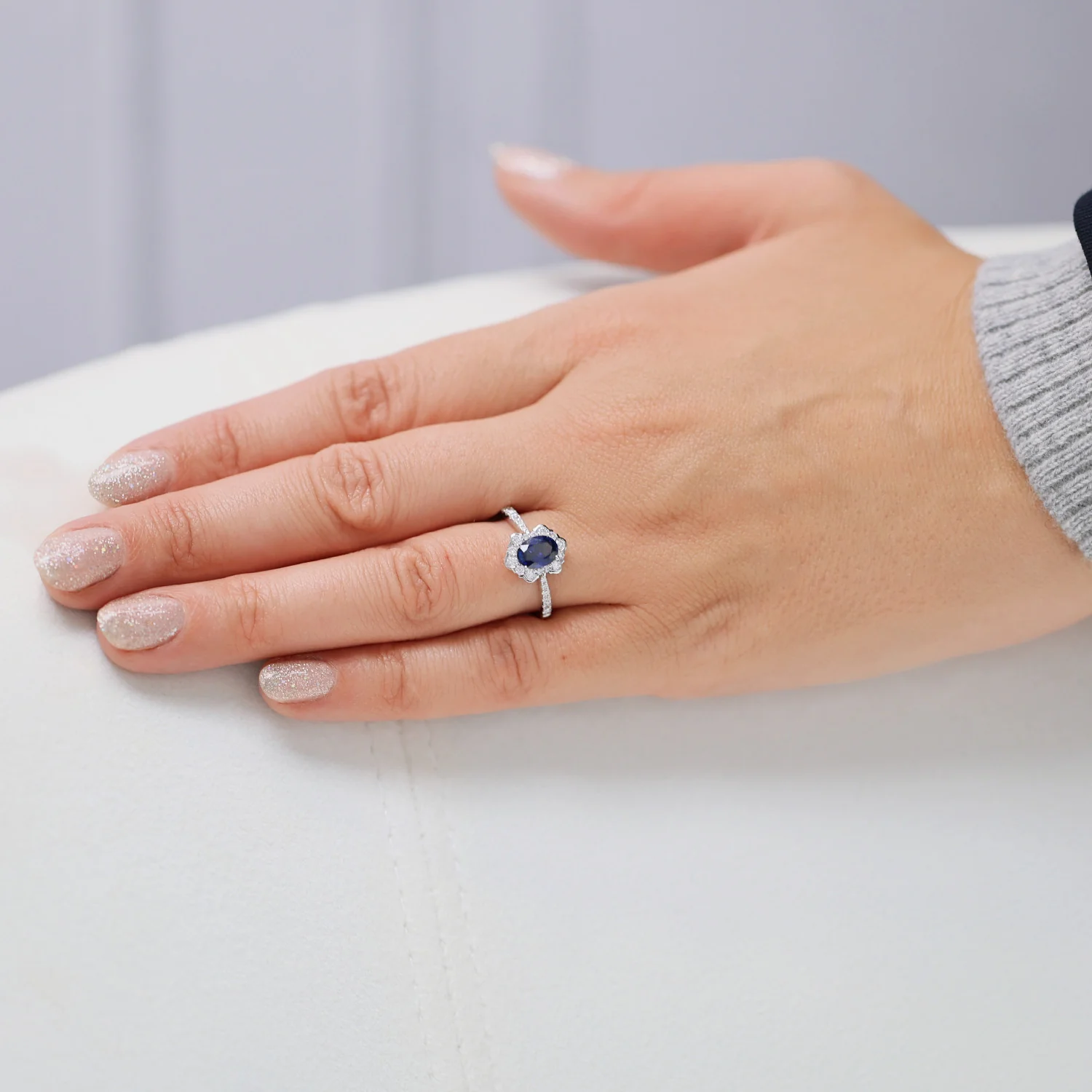 18ct White Gold Oval Sapphire And Diamond Fancy Cluster Ring With Diamond Shoulders - Image 3