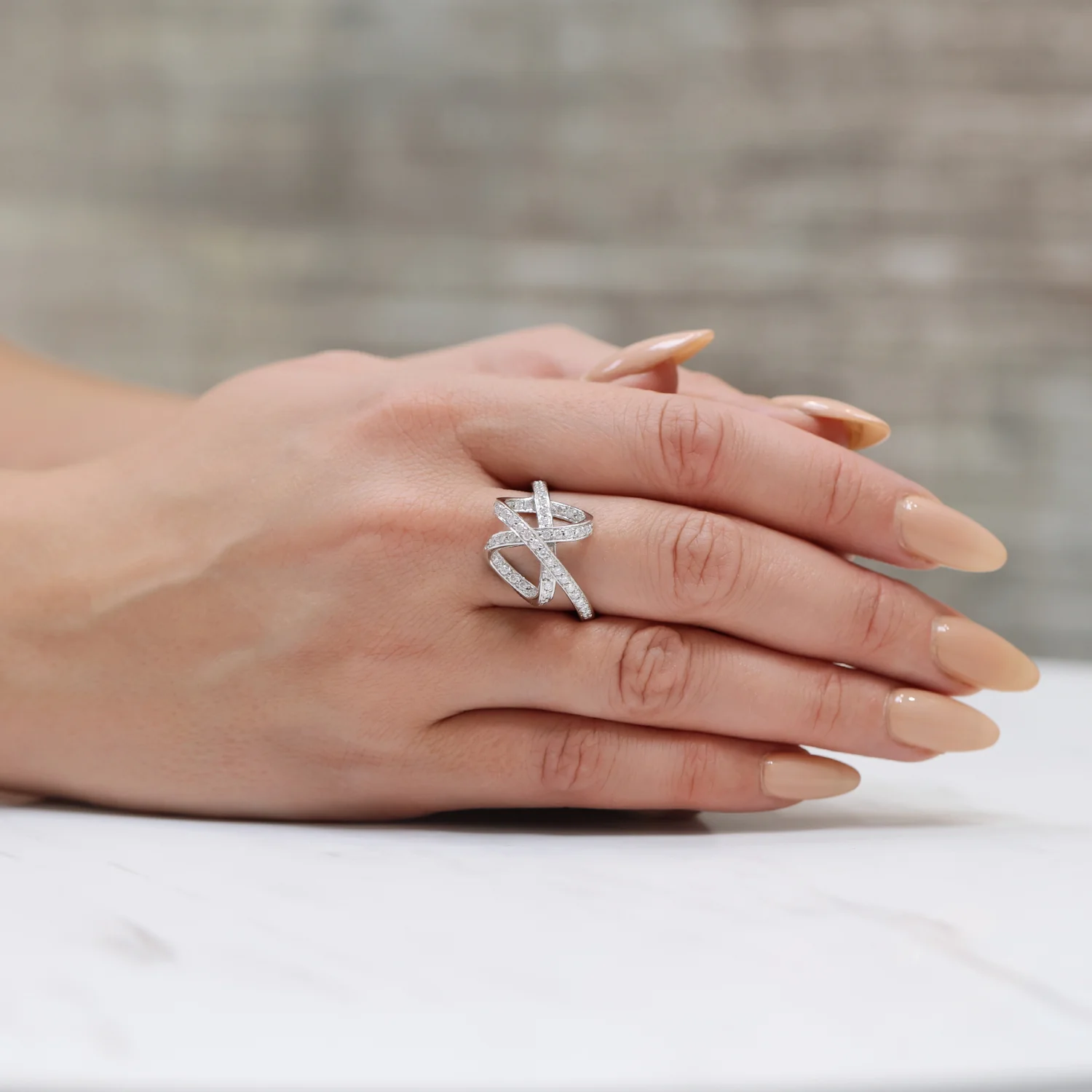 18ct White Gold Round Brilliant Cut Diamond Bow Design Dress Ring - Image 3