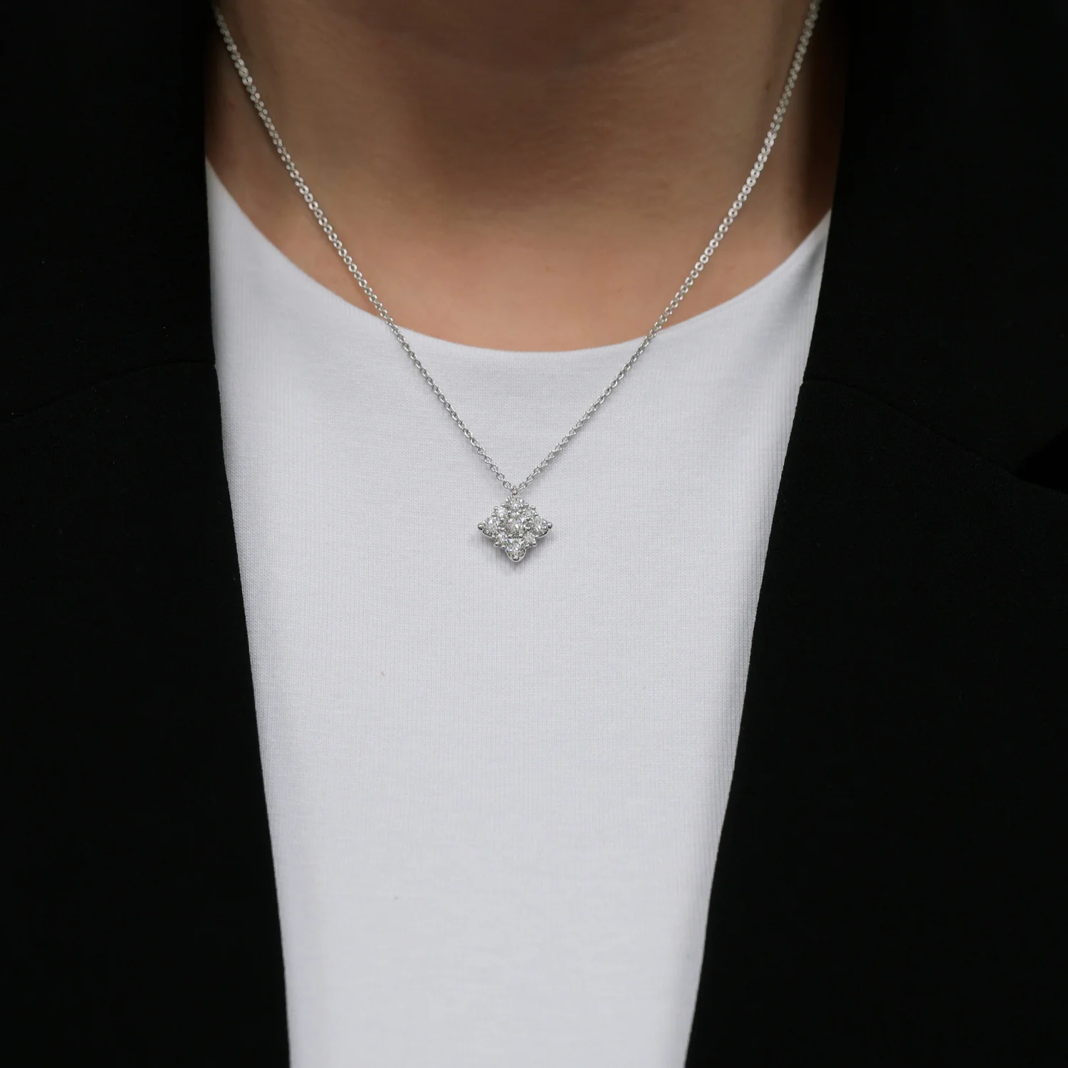 18ct White Gold GIA Certificated Round Brilliant Cut Diamond Flower Cluster Pendant - Image 2