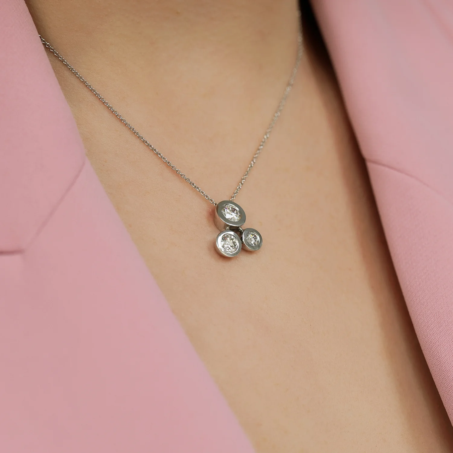 18ct White Gold Round Brilliant Cut Rub Over Bubble Pendant - Image 2