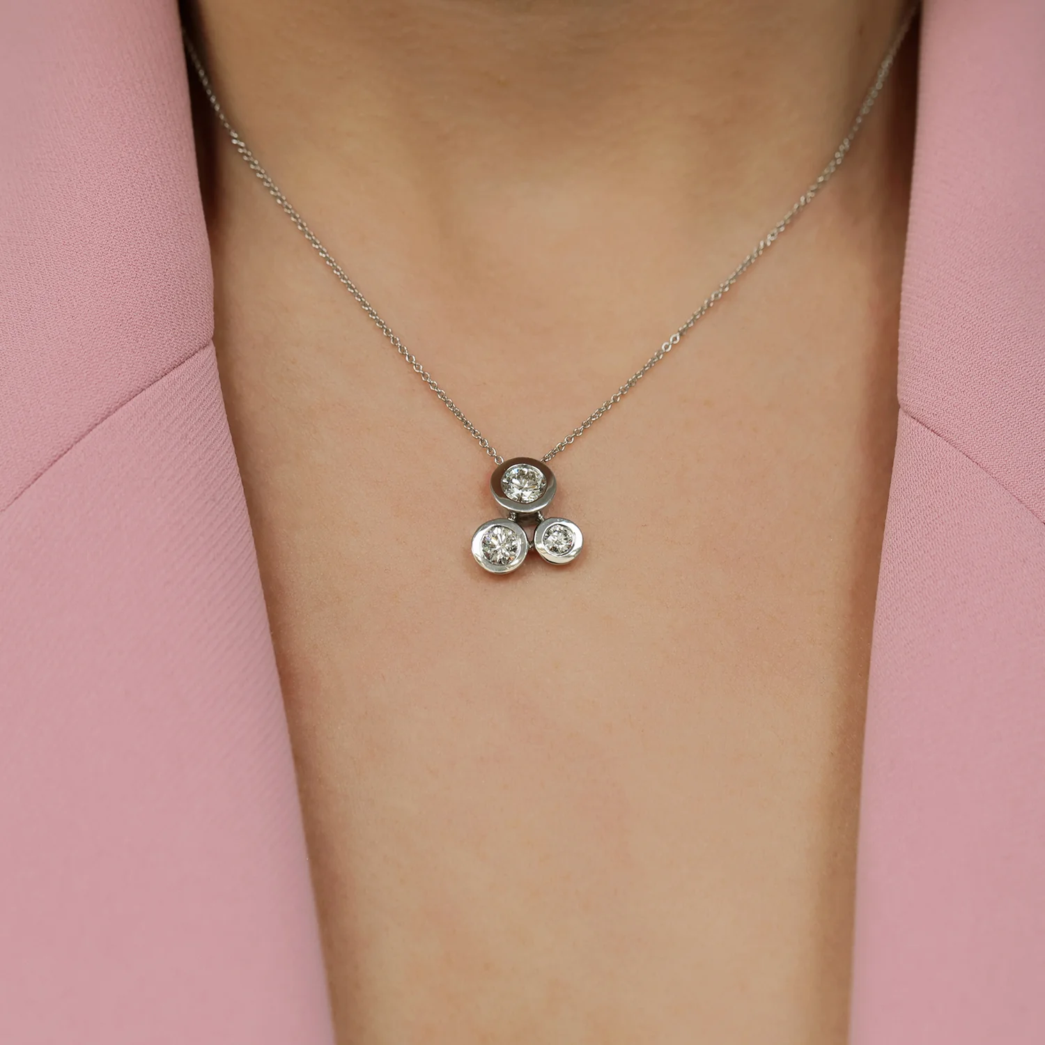 18ct White Gold Round Brilliant Cut Rub Over Bubble Pendant - Image 3