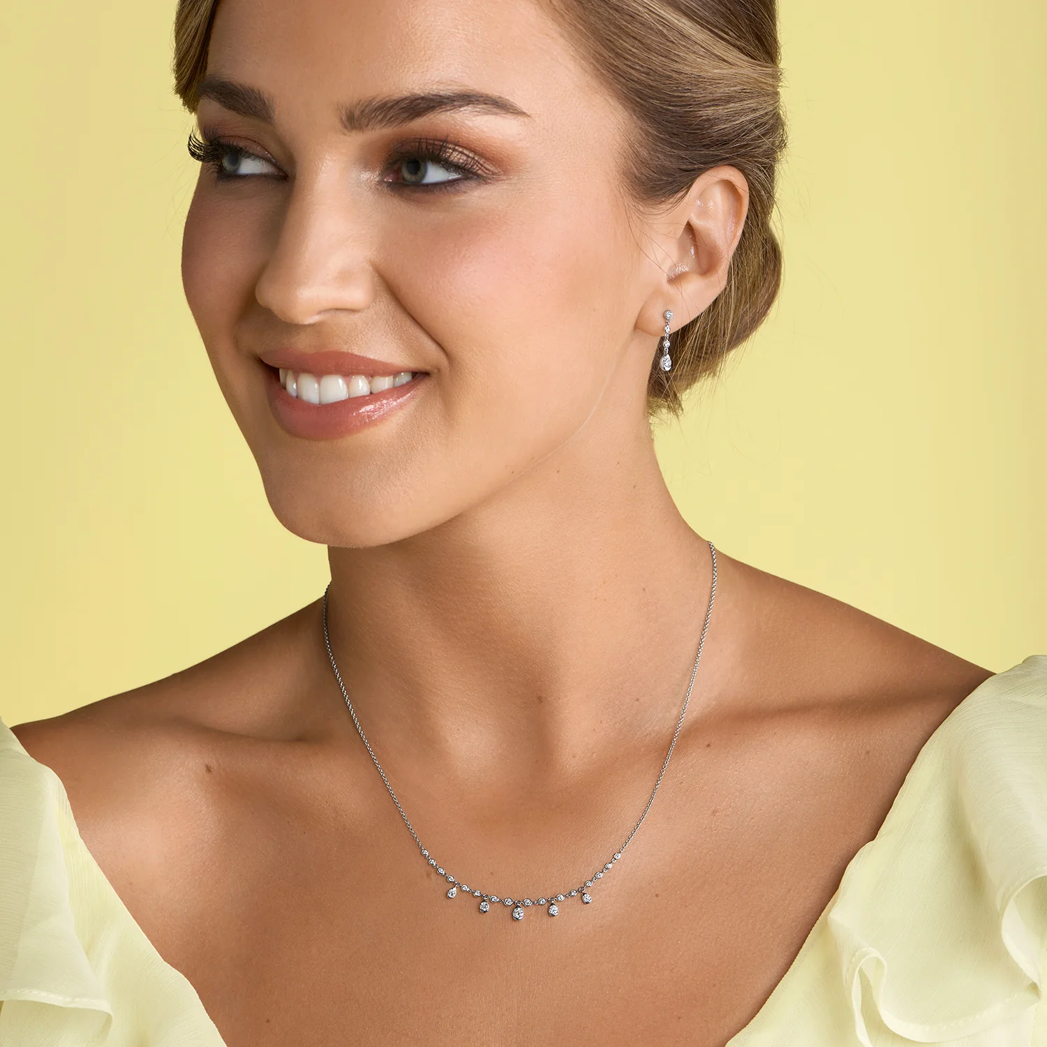 18ct White Gold Rub Over Set Diamond Necklet With Five Diamond Drops - Image 2
