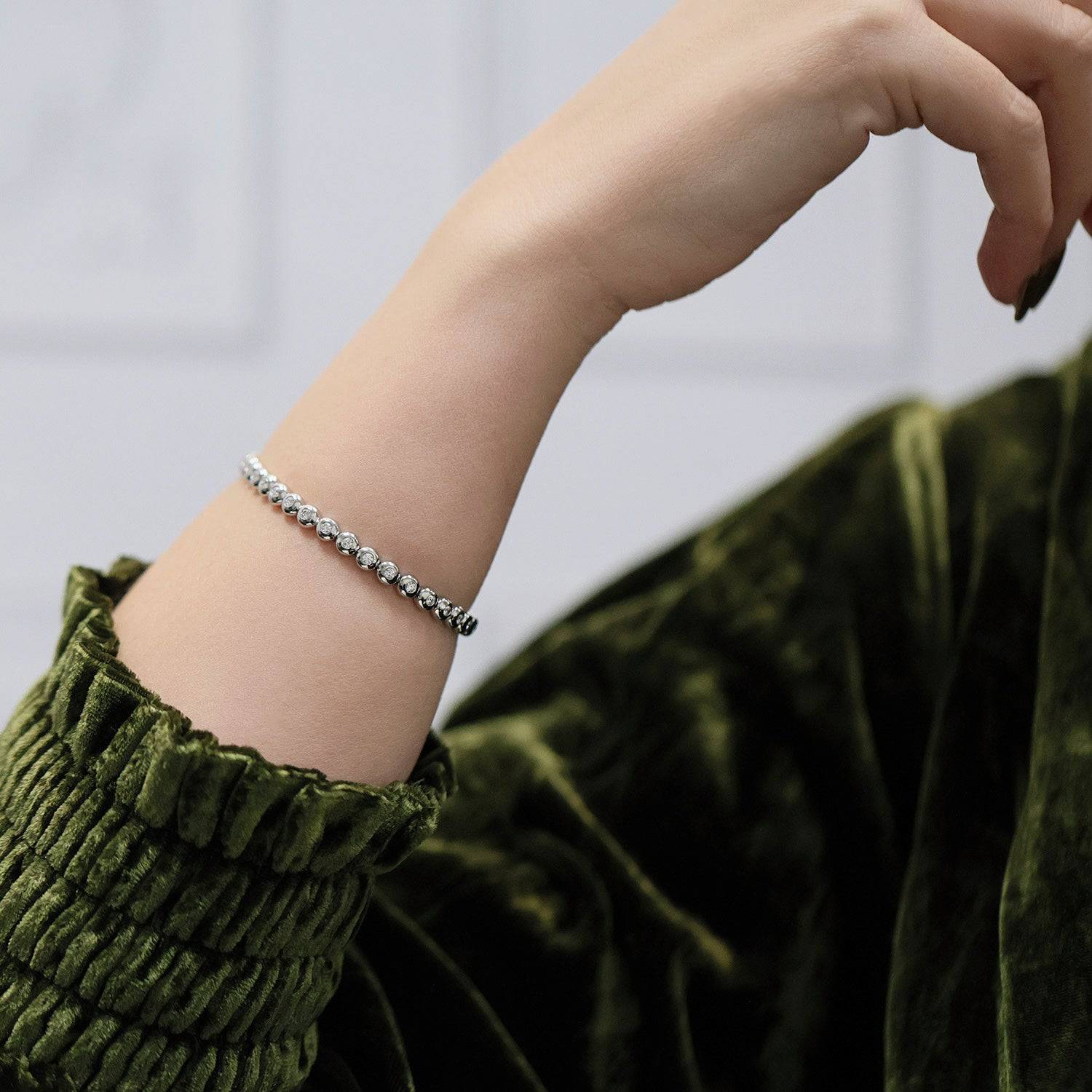 18ct White Gold Rub Over Set Diamond Tennis Bracelet - Image 2
