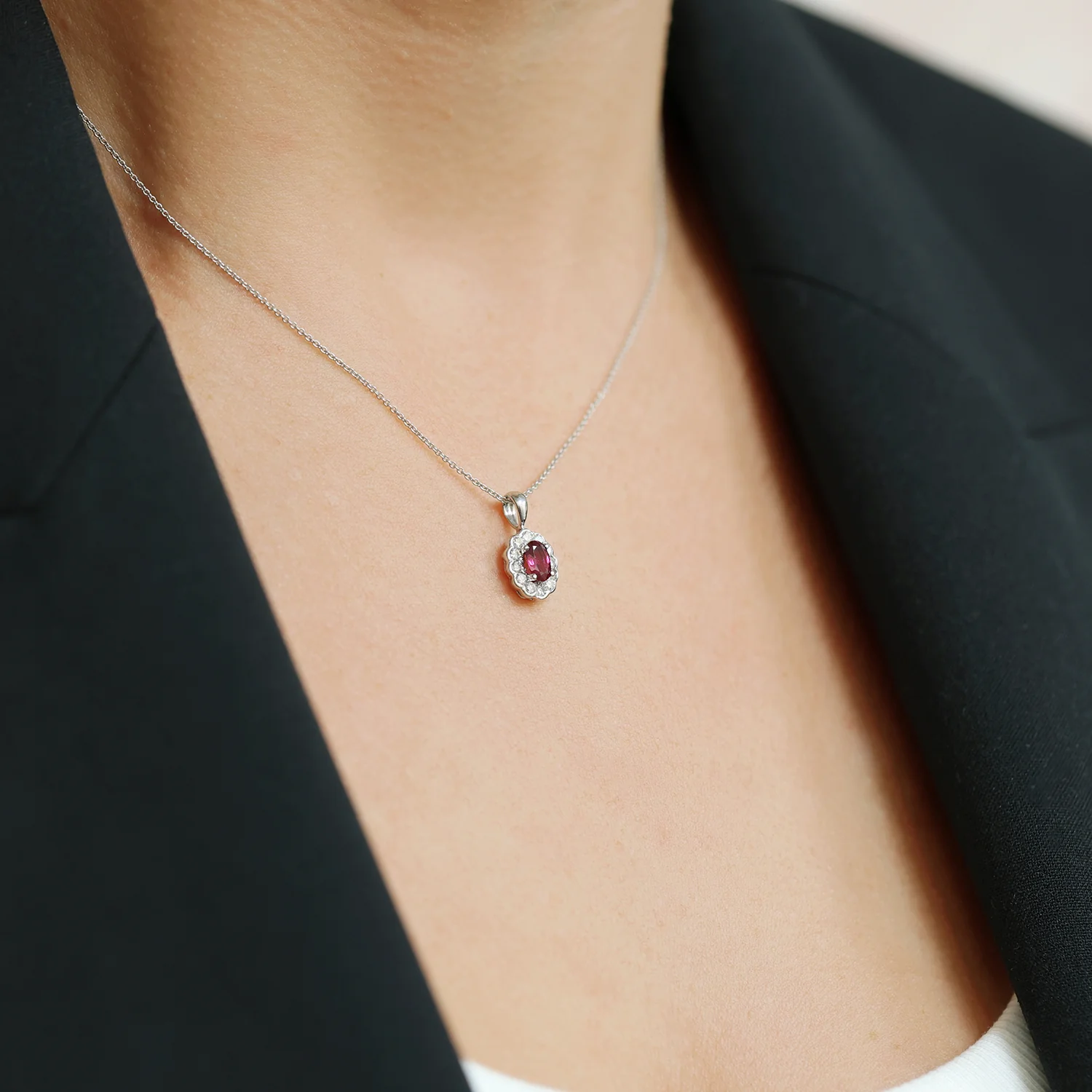 18ct White Gold Ruby And Diamond Cluster Pendant - Image 3