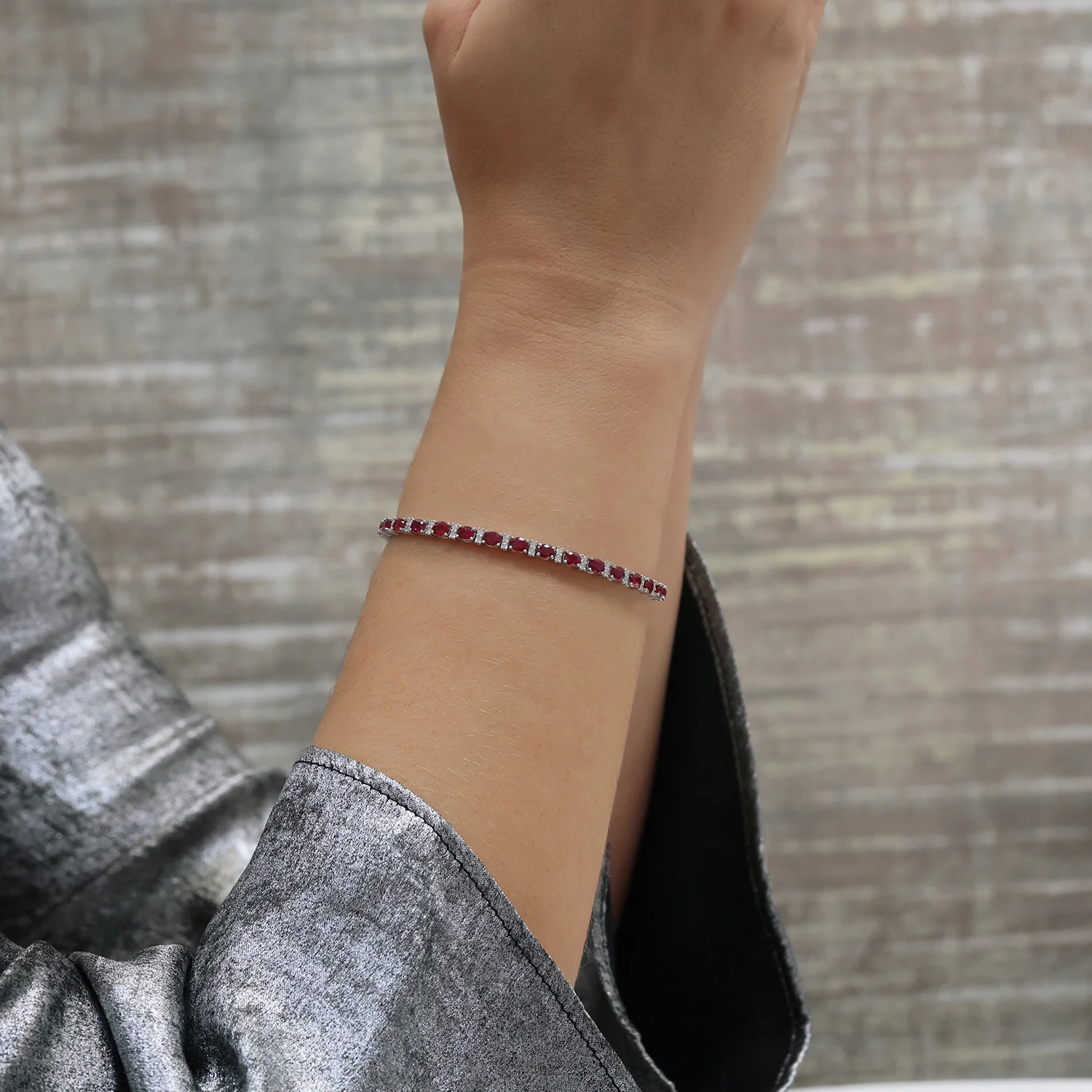 18ct White Gold Ruby And Diamond Tennis Bracelet - Image 2