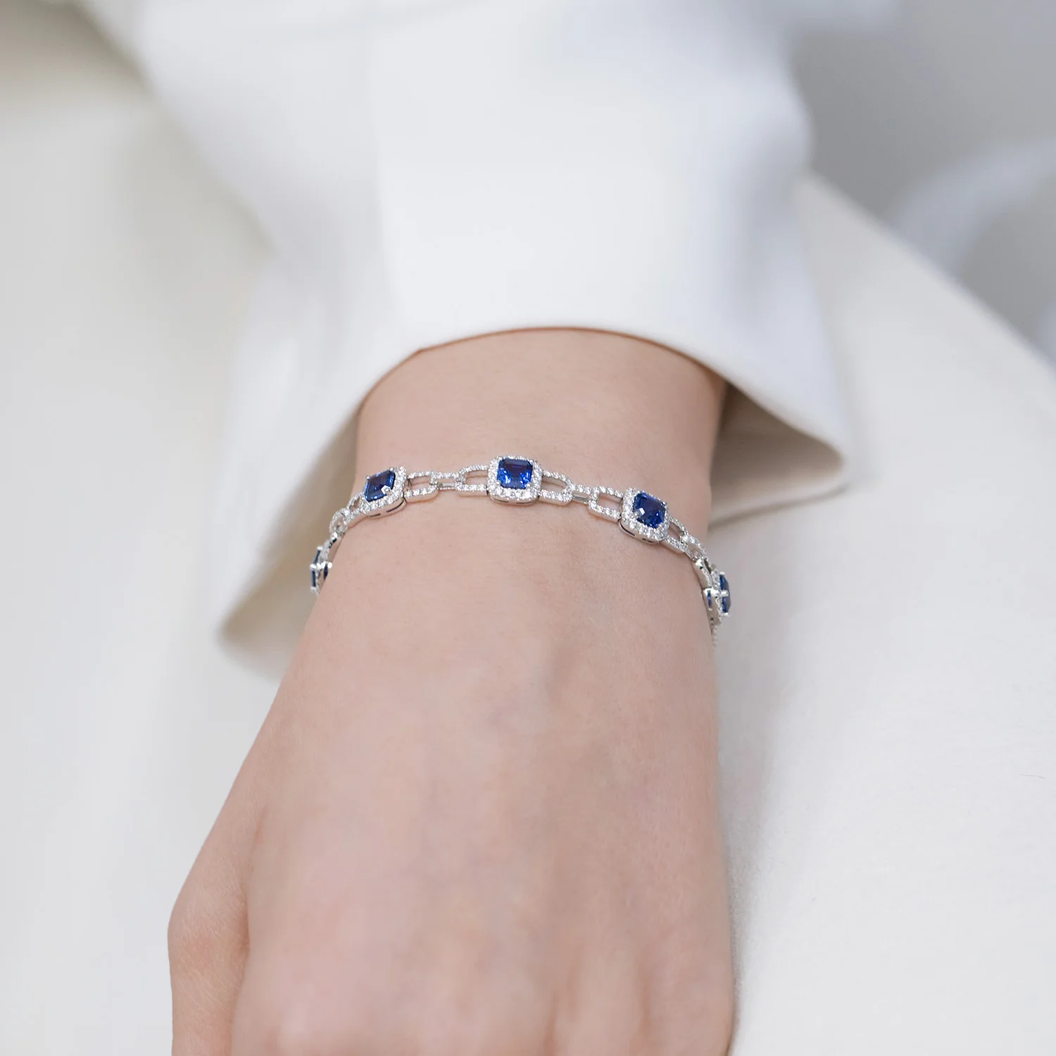 18ct White Gold Sapphire And Diamond Halo Bracelet - Image 3