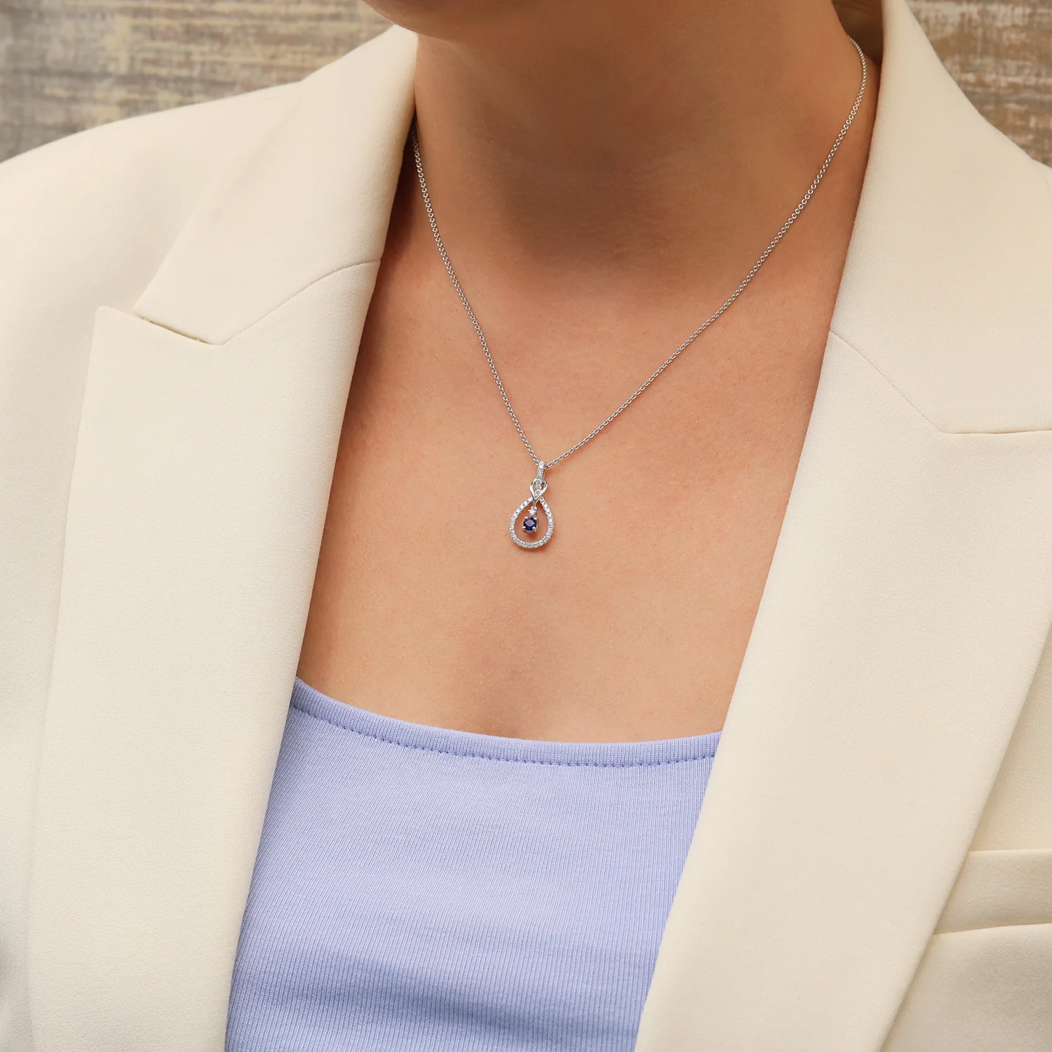 18ct White Gold Sapphire And Diamond Pendant - Image 3