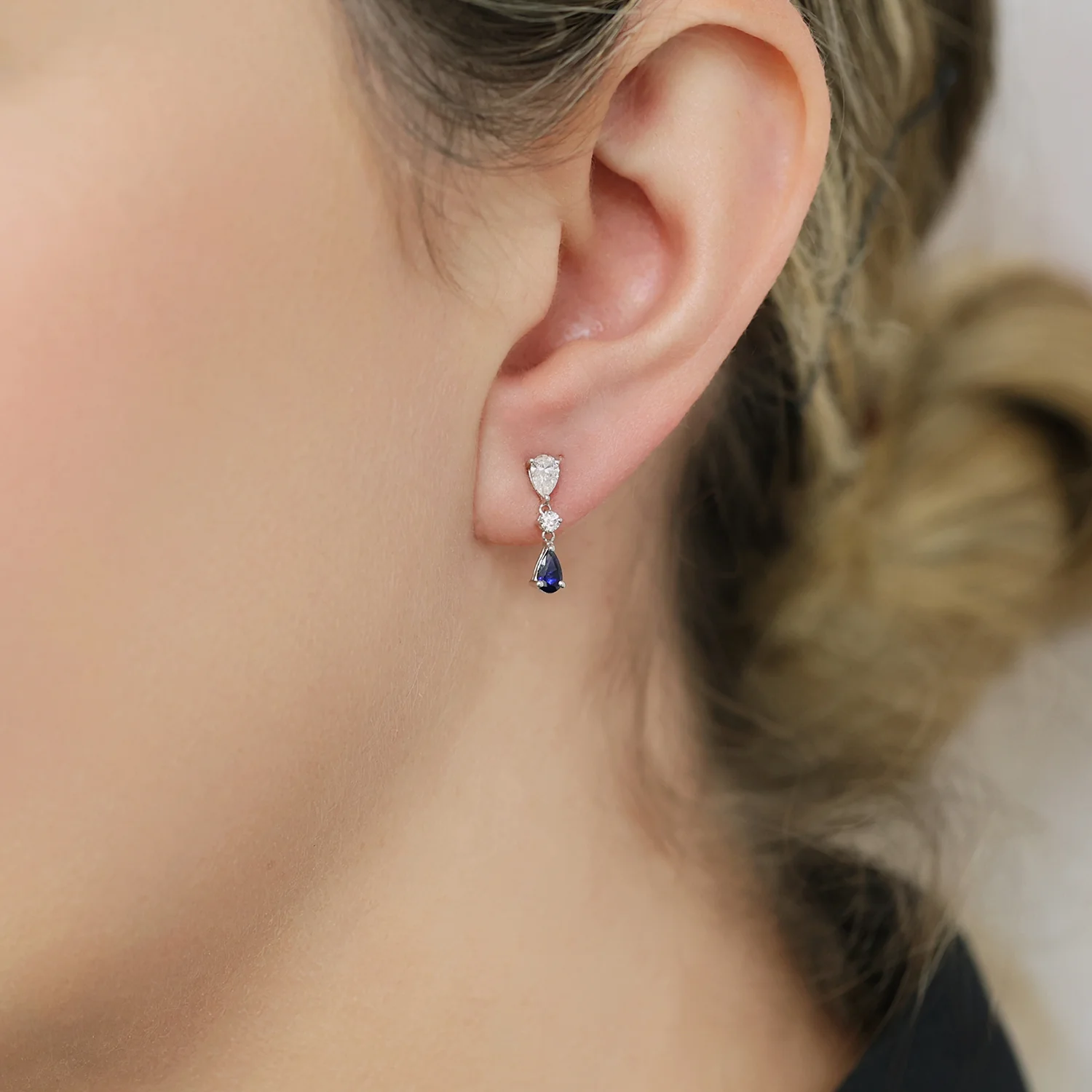 18ct White Gold Sapphire And Diamond Tear Drop Earrings - Image 2