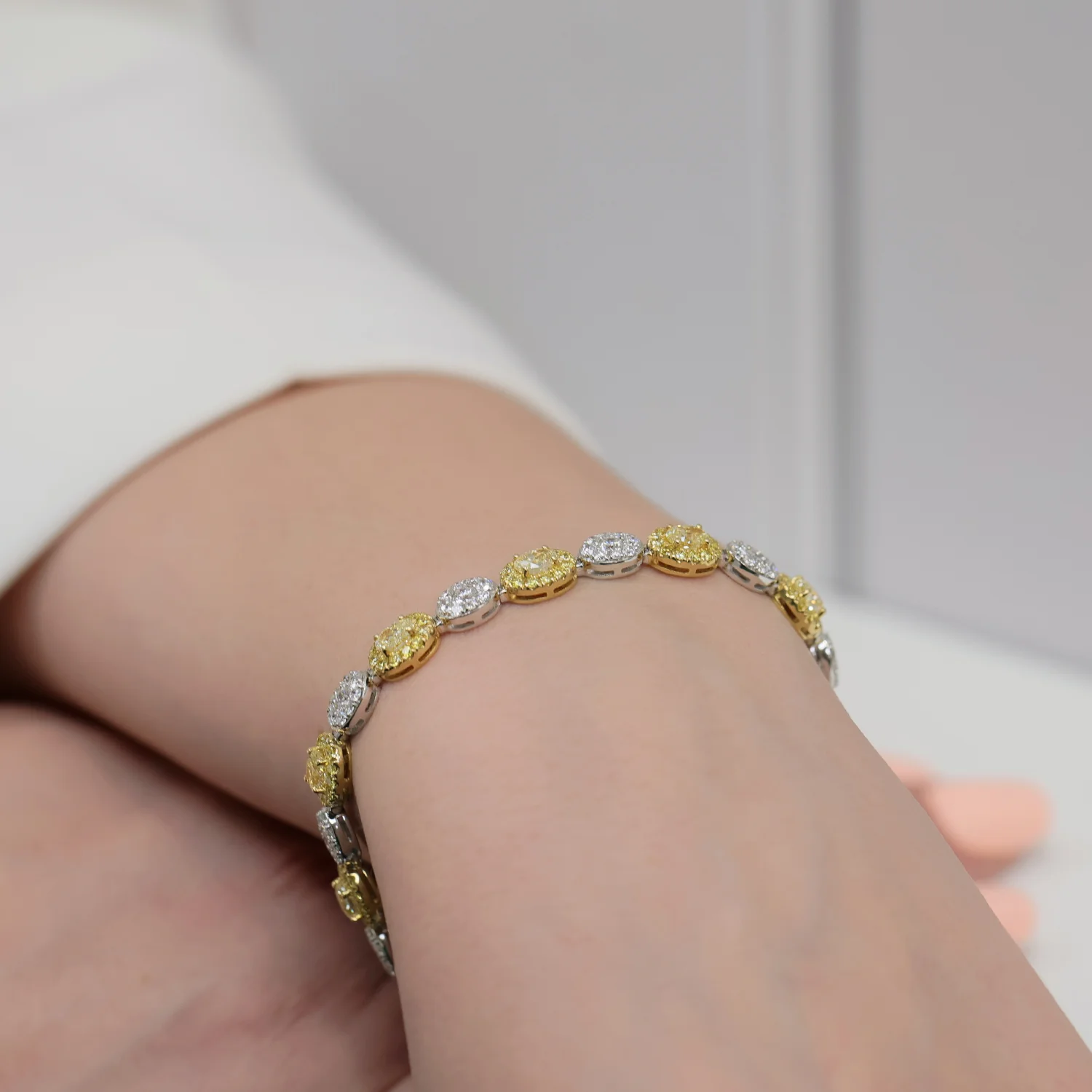 18ct Yellow And White Gold Halo Tennis Bracelet With Yellow And White Diamonds - Image 3