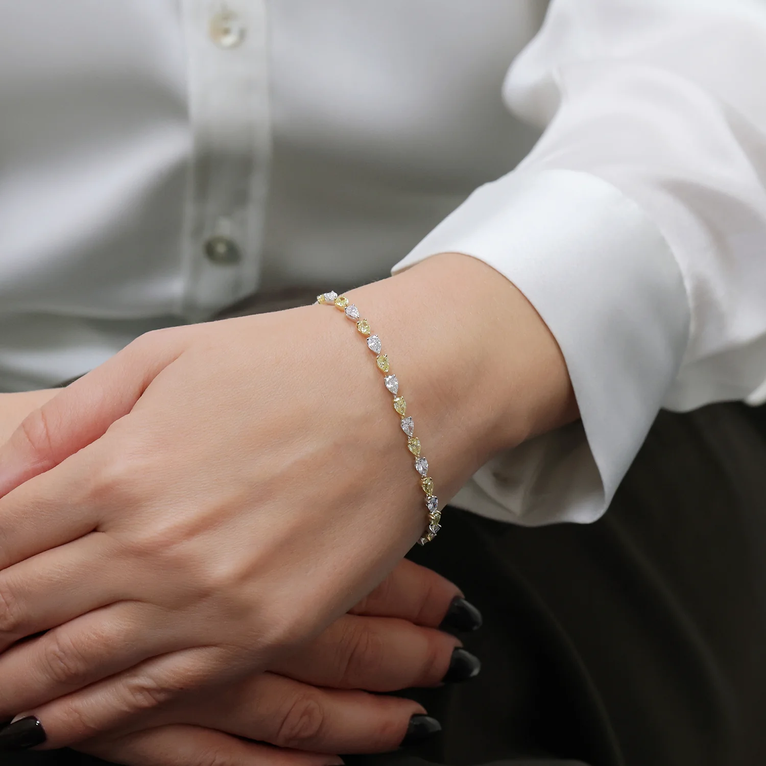 18ct Yellow And White Gold Pear Cut Diamond Bracelet - Image 2