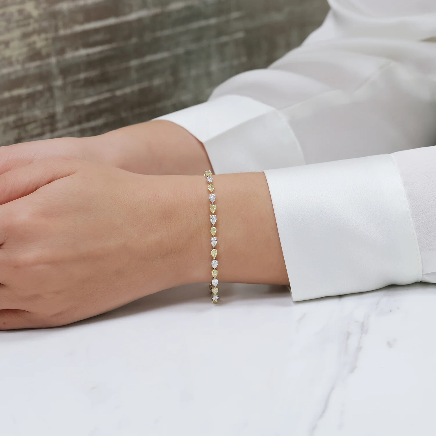 18ct Yellow And White Gold Pear Cut Diamond Bracelet - Image 3