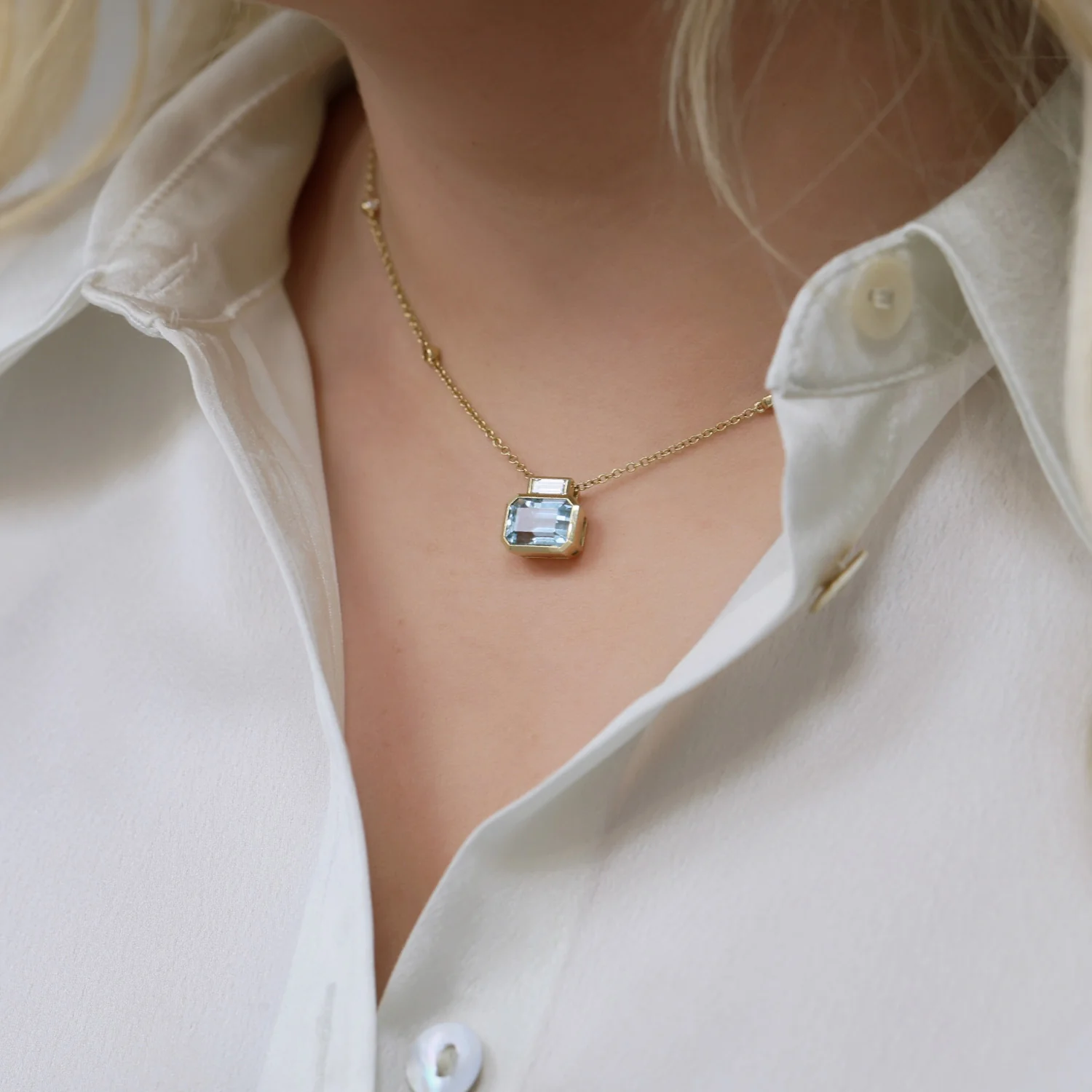18ct Yellow Gold Emerald Cut Aquamarine And Baguette Cut Diamond Pendant - Image 2